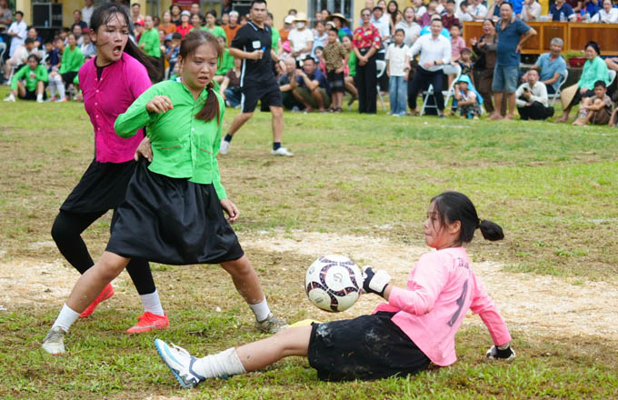 Chủ nhà Lâm Thượng lọt vào chung kết Giải bóng đá nữ ngày hội Pay Tái 2026