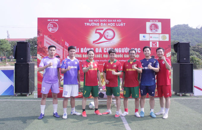 Từ giảng đường đến sân cỏ: Các thế hệ người học Trường Đại học Luật – ĐHQGHN hội ngộ tại Hòa Lạc