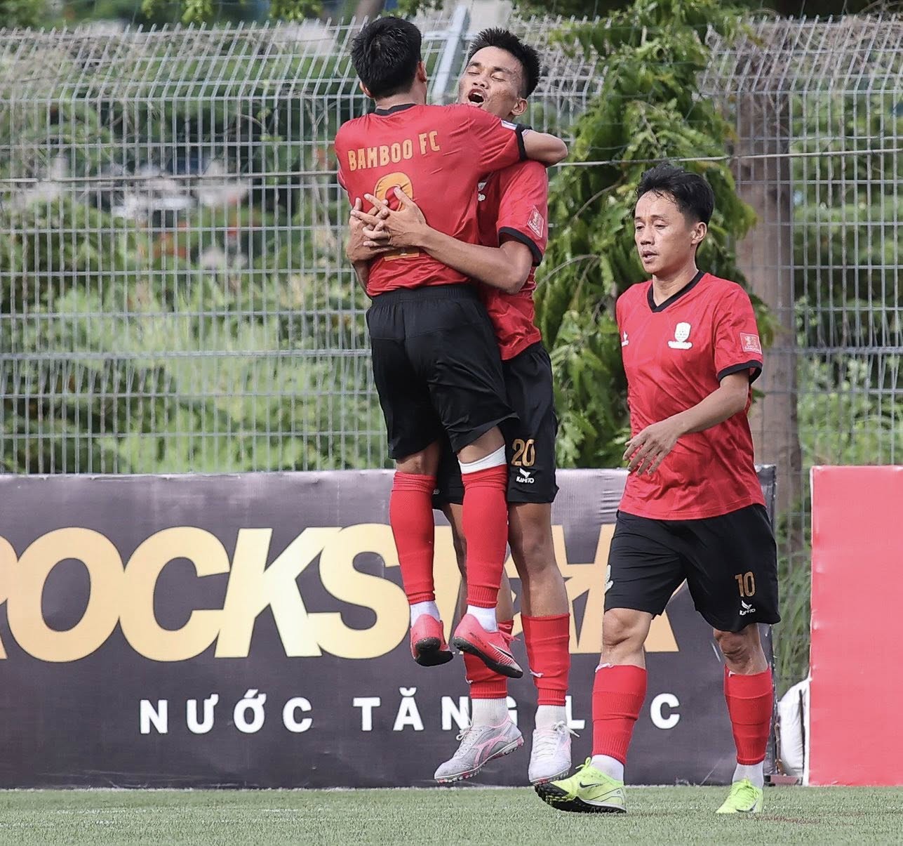 Dấu ấn chiến thuật của coach Tâm “Mít” và những hooligan trên khán đài