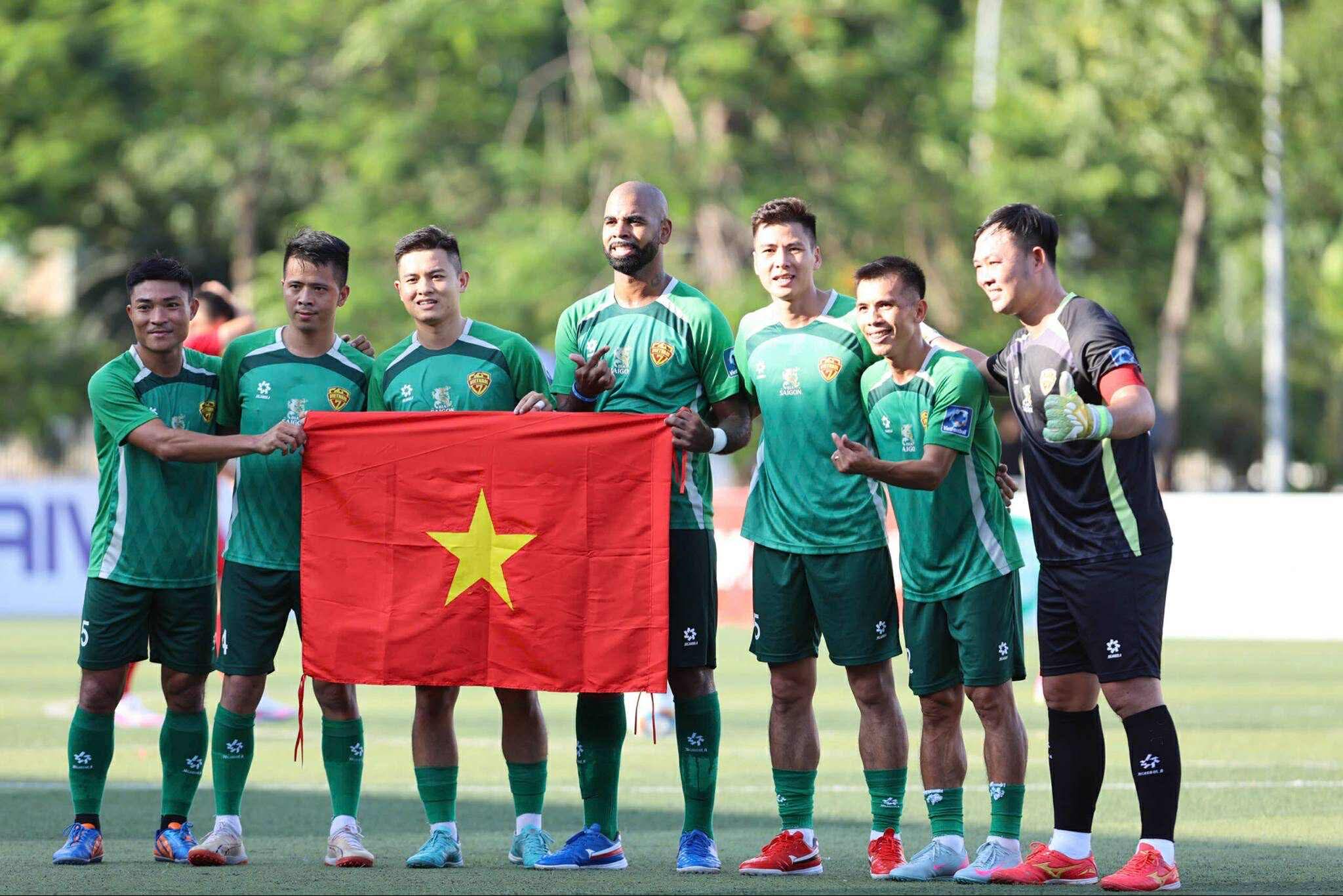 Tuyển 7 người Việt Nam hòa kịch tính trước dàn tuyển thủ  ĐT Việt Nam