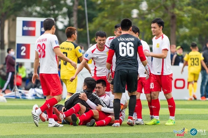 Tâm “Kaka” đã khóc ngay khi trận đấu kết thúc.