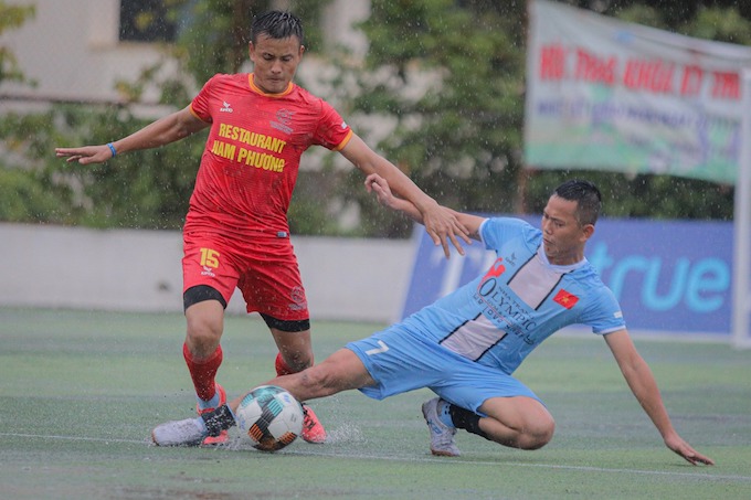 Cựu tuyển thủ Futsal Việt Nam thi đấu cho Voi Kỳ Anh ở vòng chung kết Hà Tĩnh Open lần 2. 