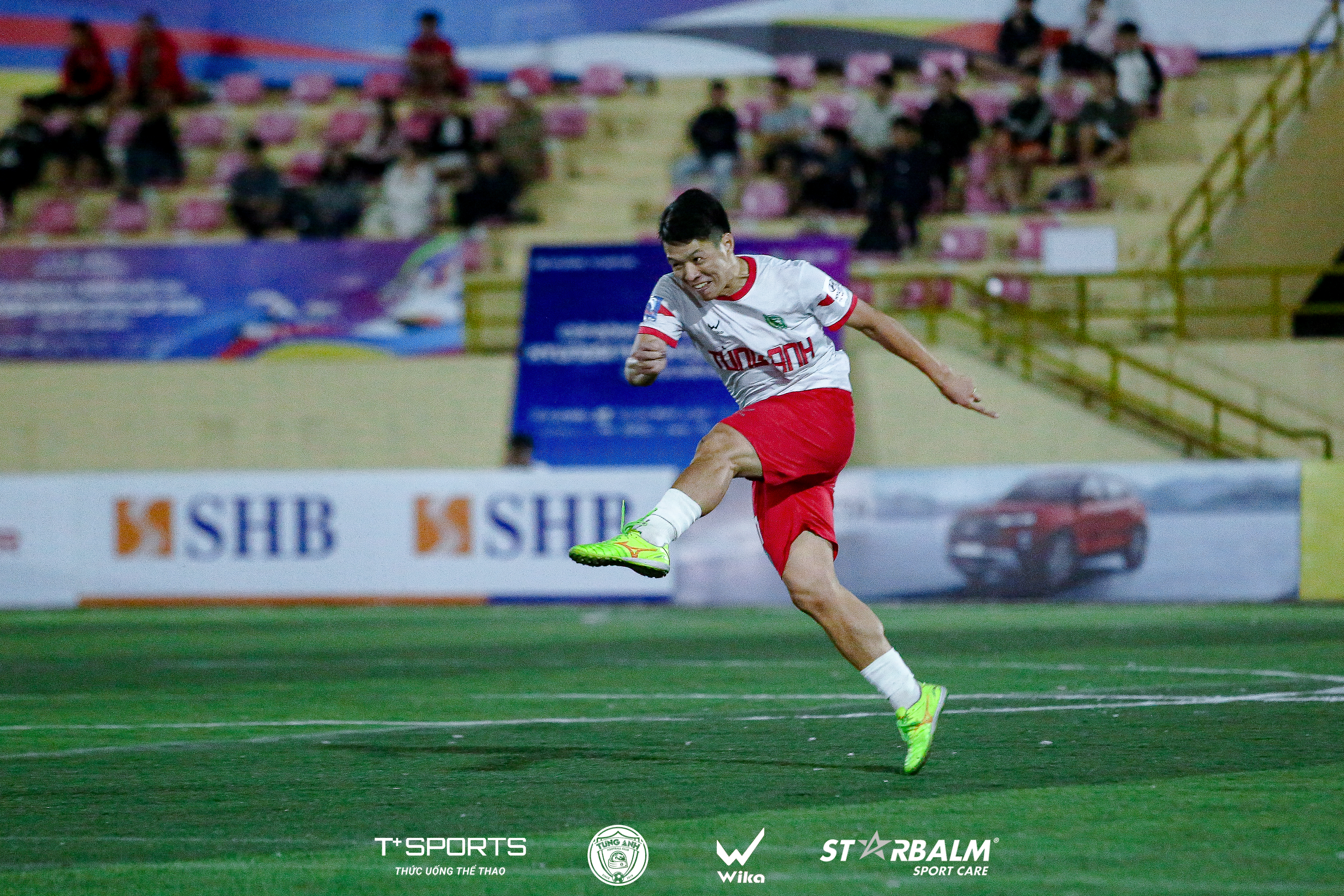 Long Thổ - Mạnh Tũn đang đưa Tùng Anh bay cao