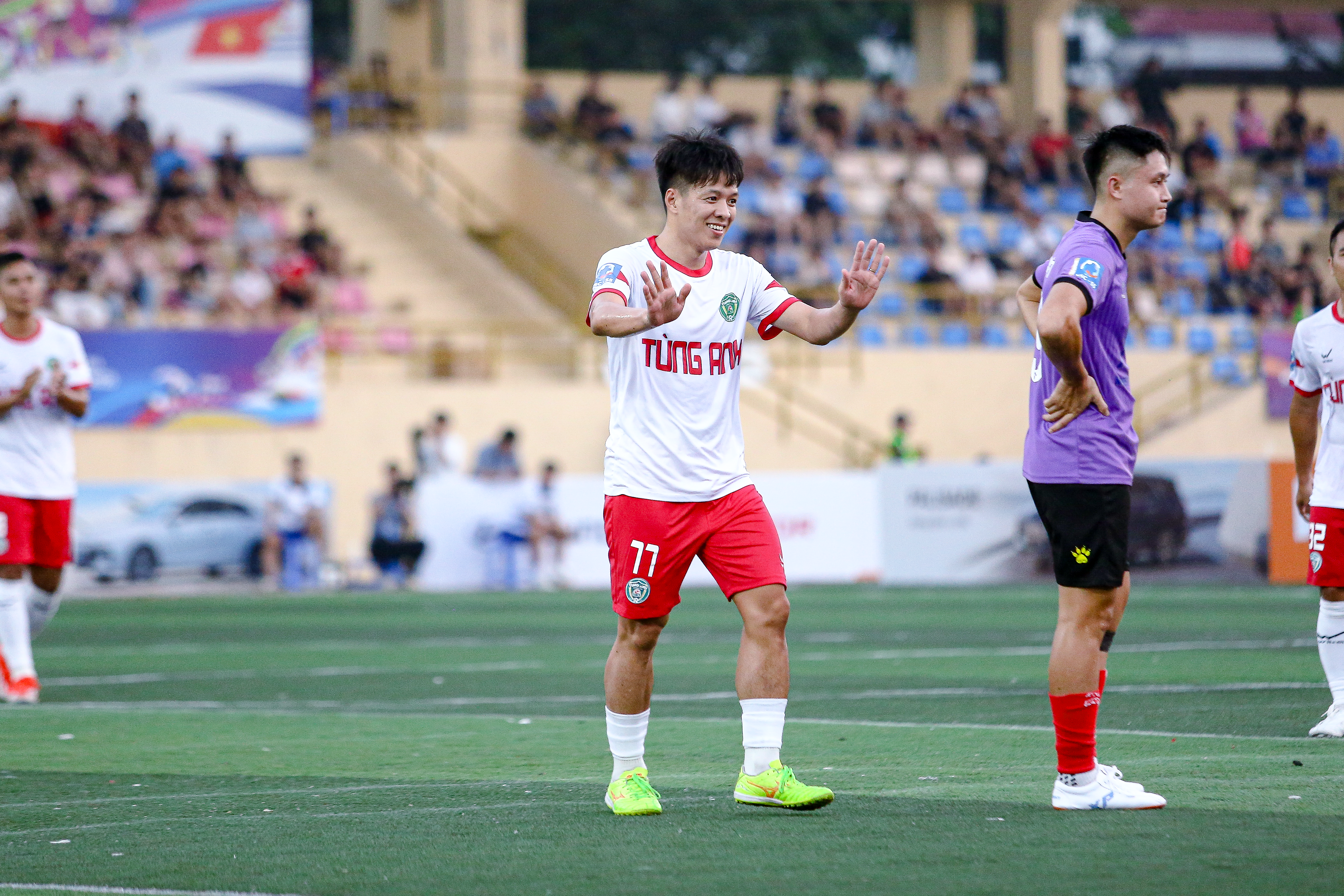 Mở màn VSC-S5: Long Thổ lập hat-trick trong ngày ra mắt Tùng Anh