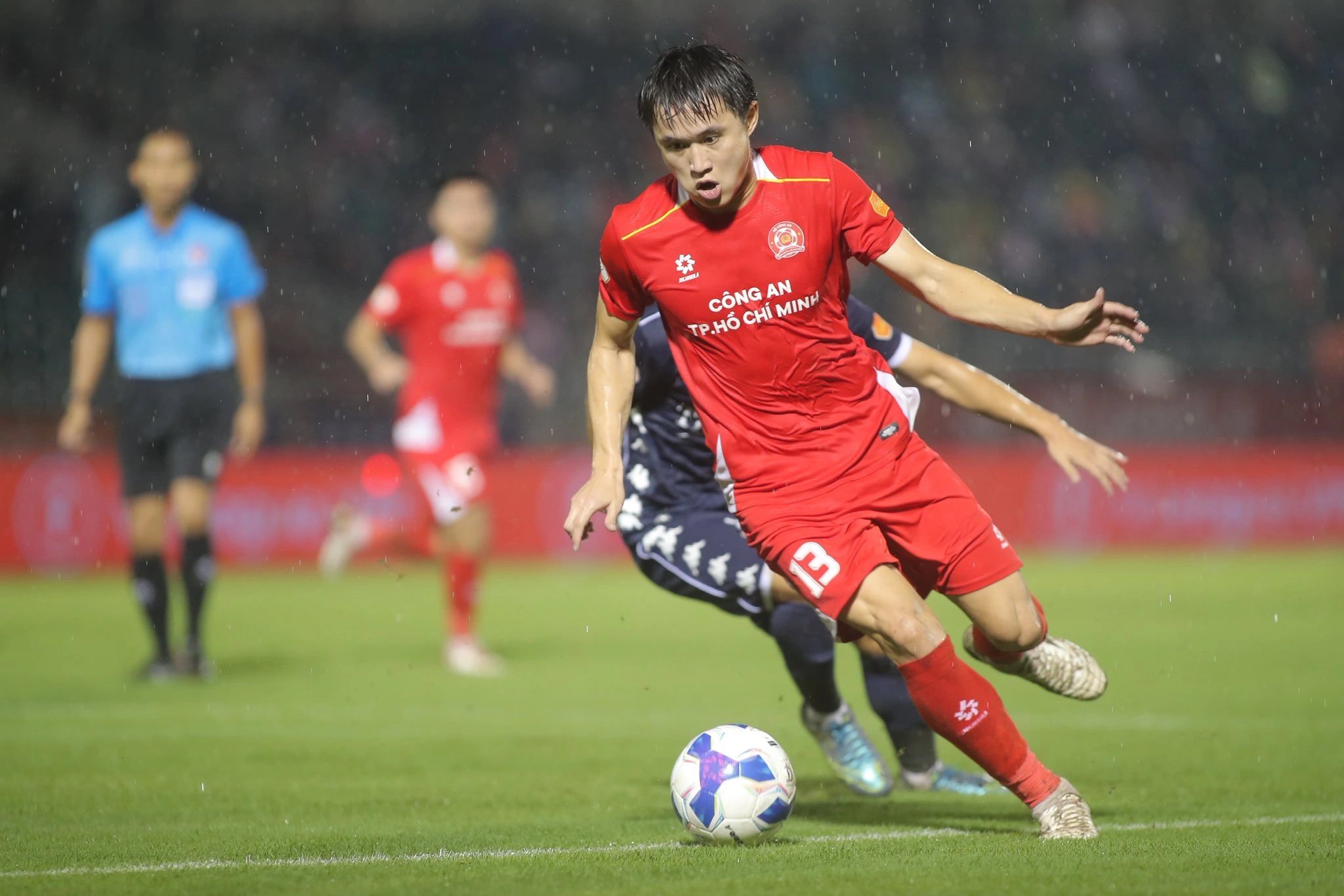 Phong độ ấn tượng của Gia Bảo trong màu áo CA TP.HCM