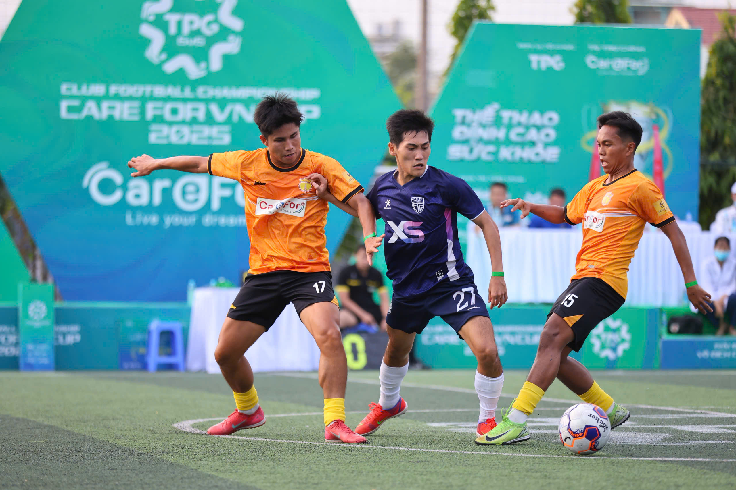 Khai mạc giải đấu 6 người đầu tiên ở Việt Nam