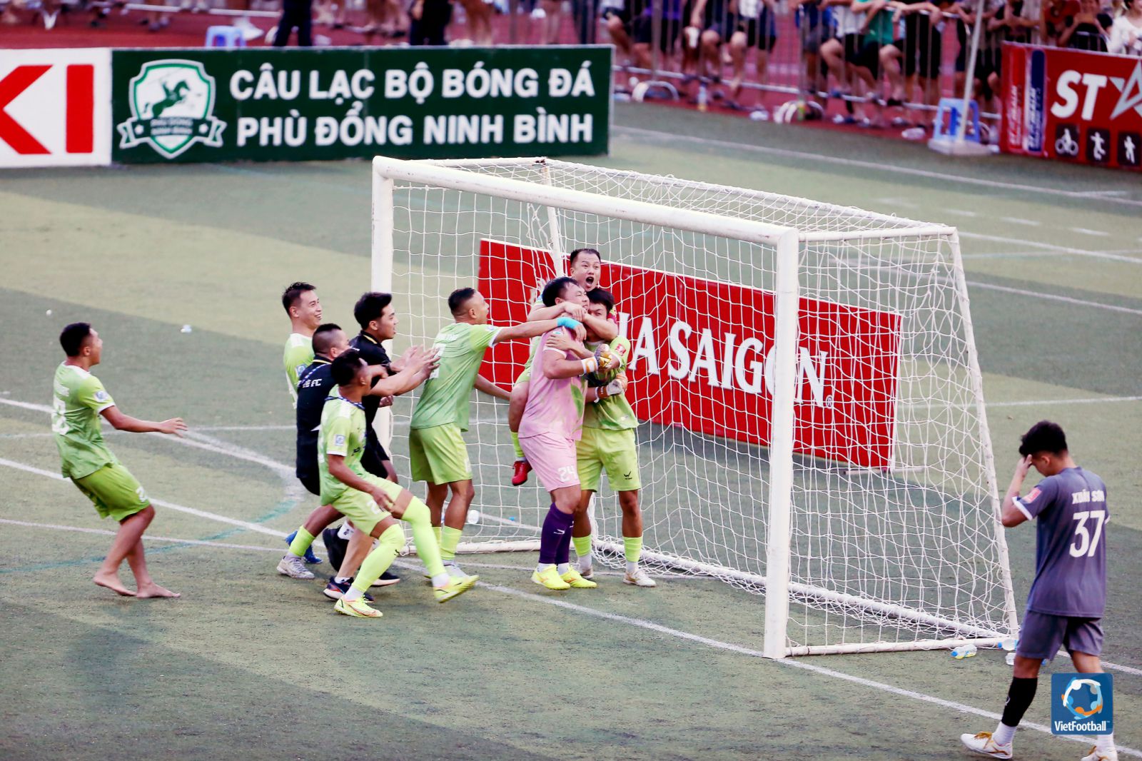 Khoảnh khắc Đại Từ vượt qua Thiên Khôi trên chấm penalty và lên ngôi vô địch VPL-S5
