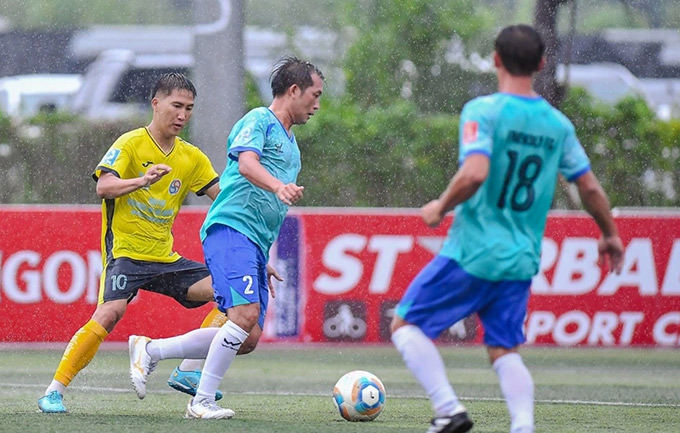 Nhiều cầu thủ của FC Friendly đã chạy đua với thời gian, tìm kiếm việc làm thêm, tằn tiện từng miếng ăn để có tiền dự VPL-S6