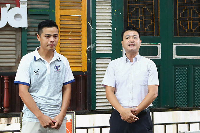 HLV Châu Anh bật khóc khi nói về hoàn cảnh của đội FC Friendly