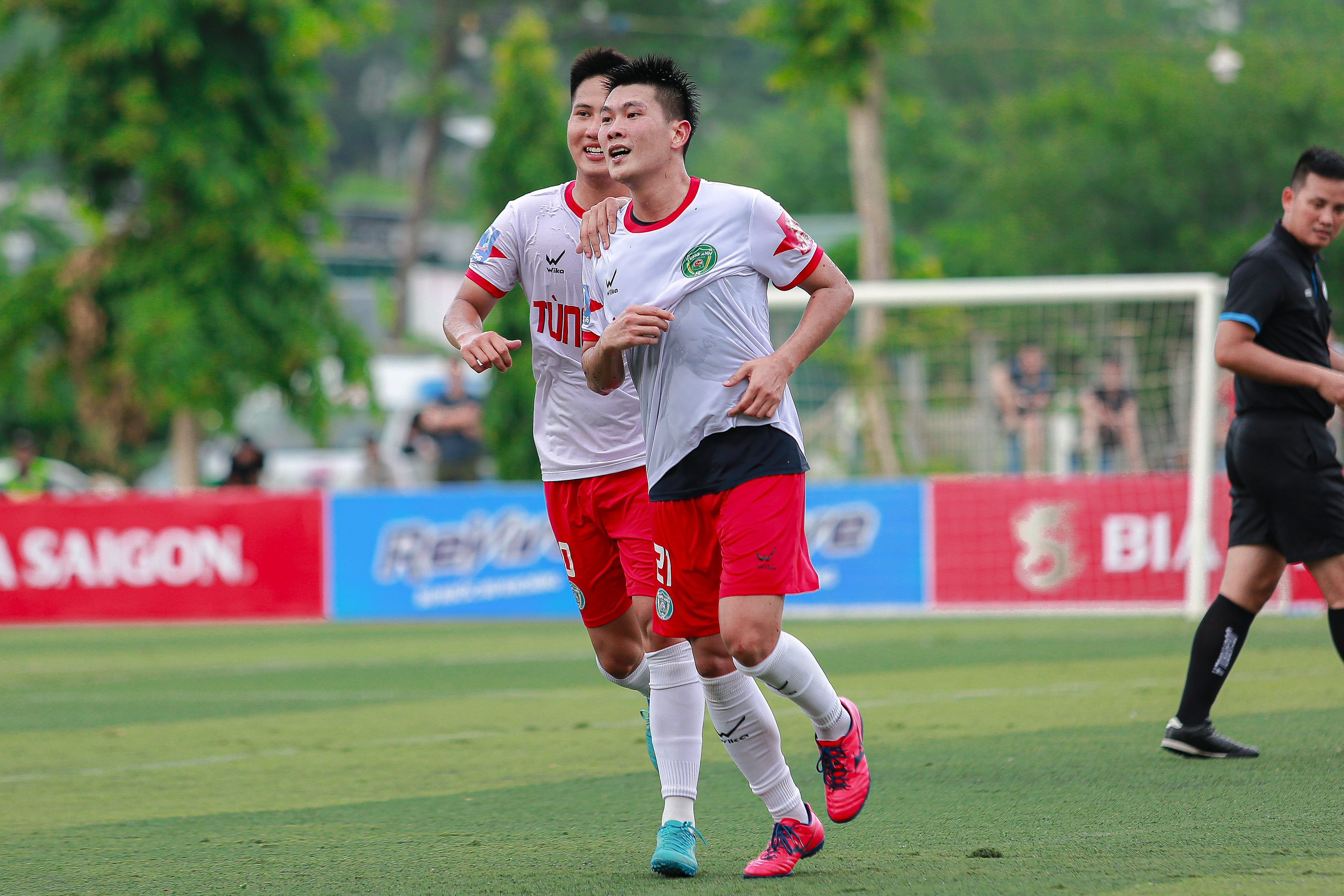 Xuân Kiên thi đấu tại HPL trong màu áo Tùng Anh
