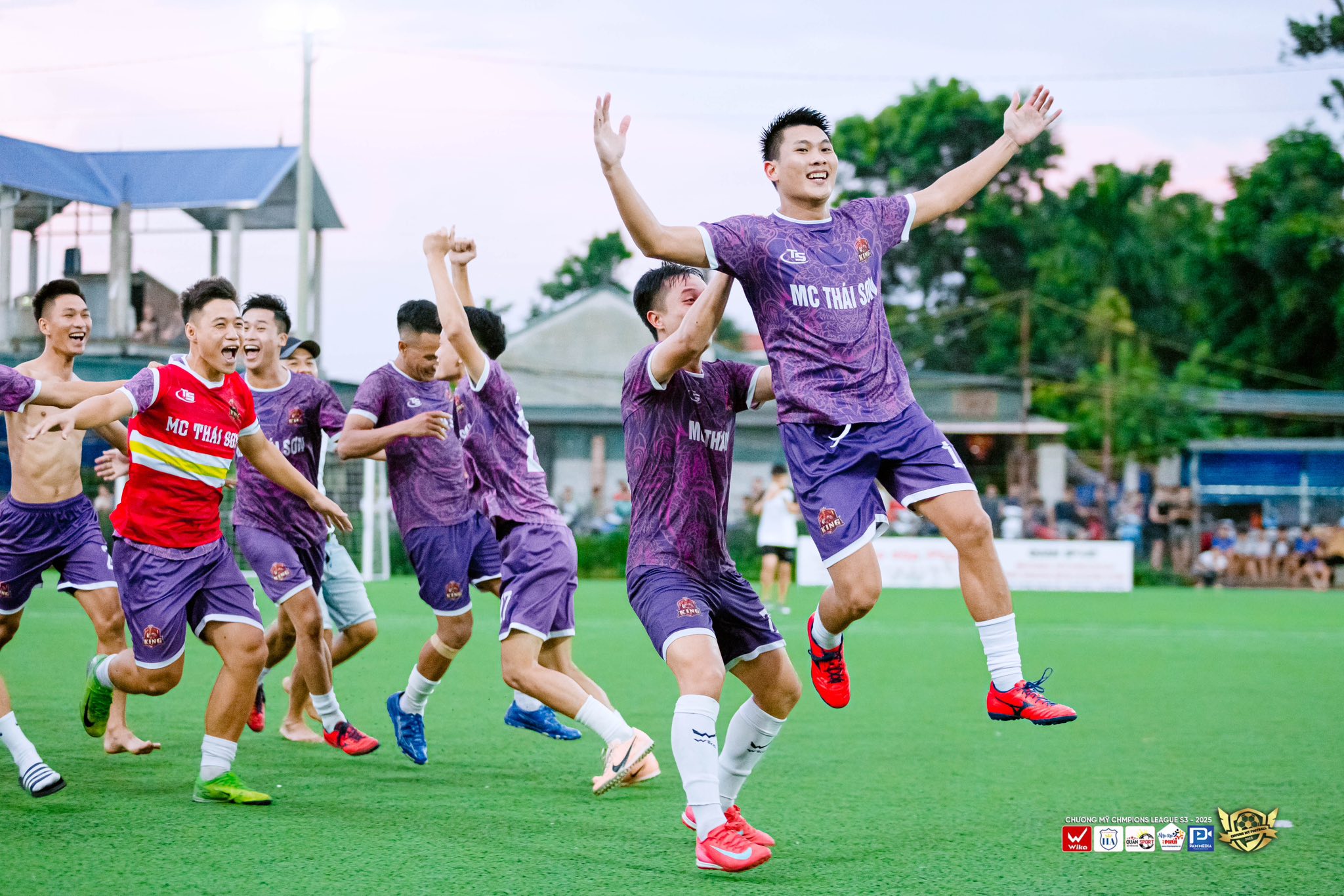 Những giải đấu địa phương mang lại nguồn thu nhập tốt cho các cầu thủ