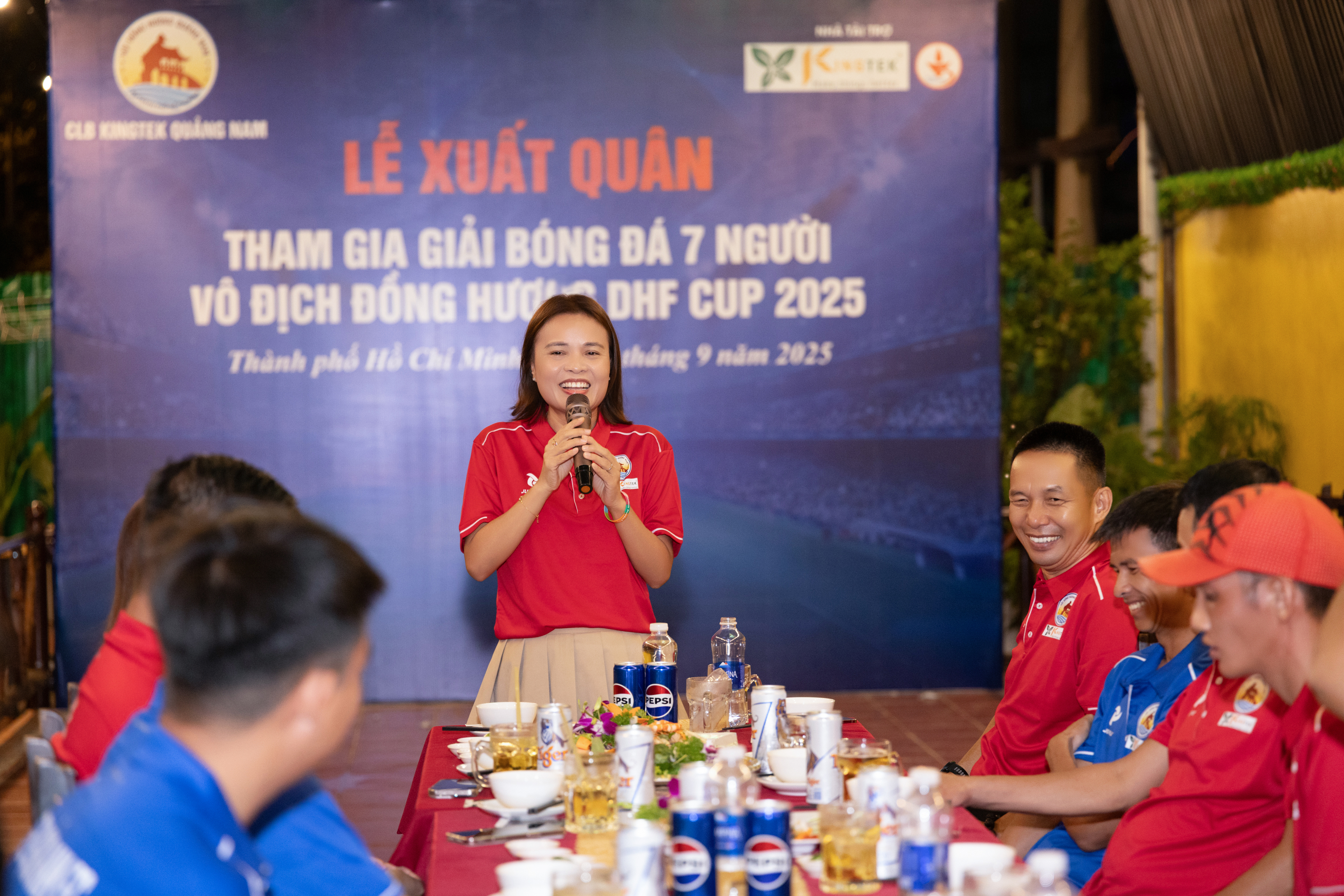 Bầu Truyền xuất hiện trong lễ xuất quân, động viên tinh thần Kingtek Quảng Nam FC