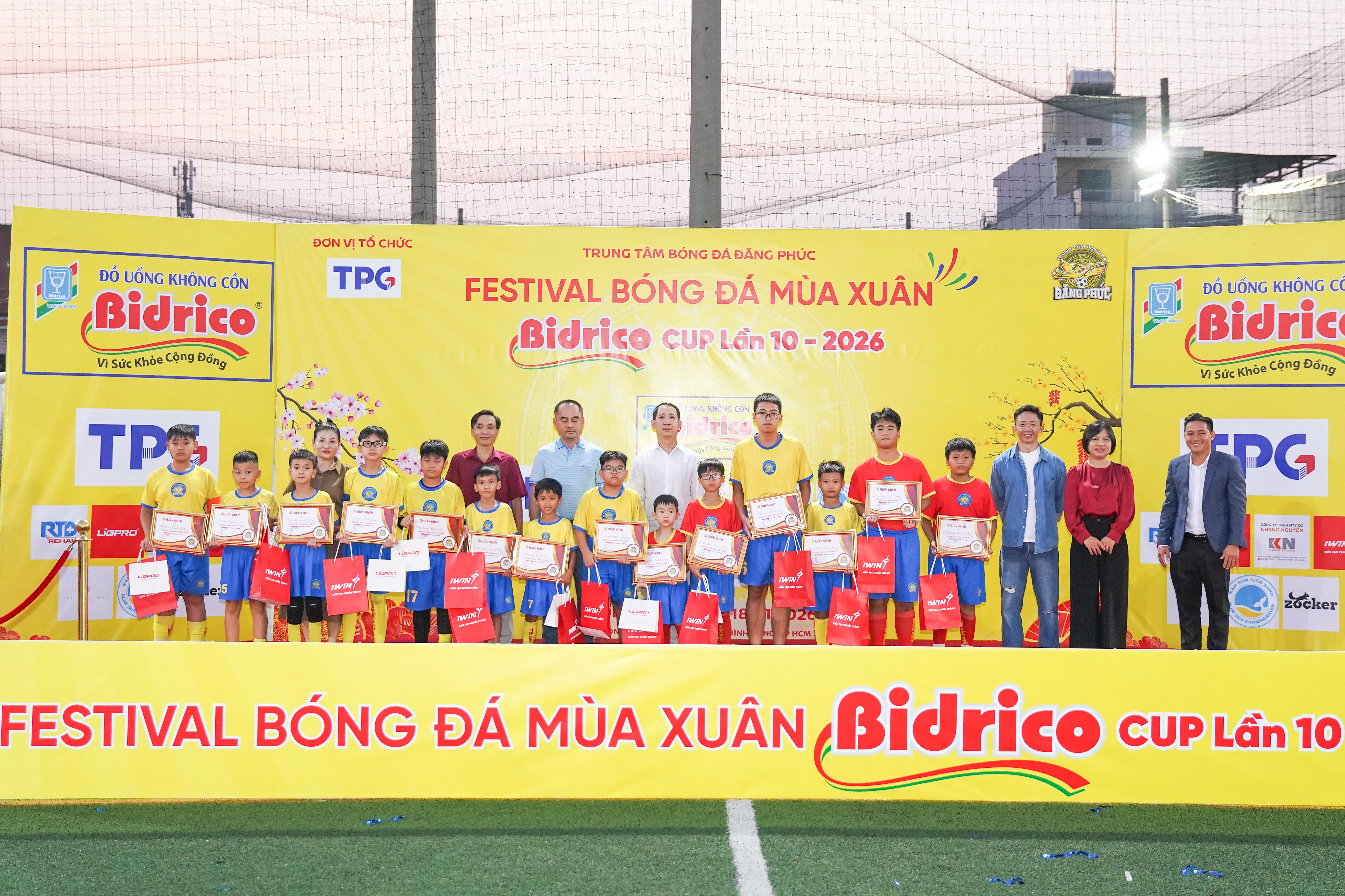 Trung tâm bóng đá Đăng Phúc lan tỏa yêu thương tại Festival bóng đá mùa Xuân 2026