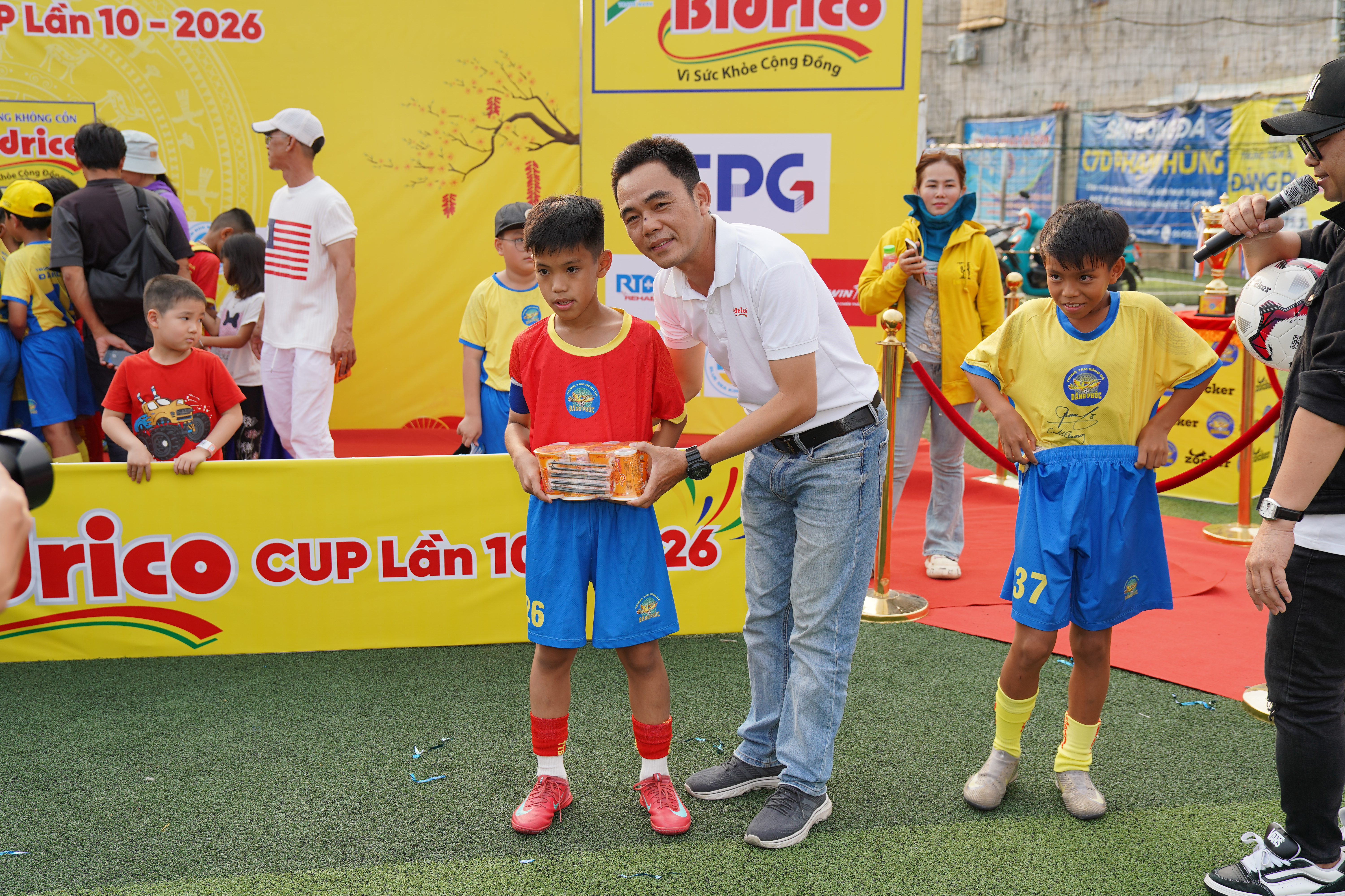 Trung tâm bóng đá Đăng Phúc lan tỏa yêu thương tại Festival bóng đá mùa Xuân 2026