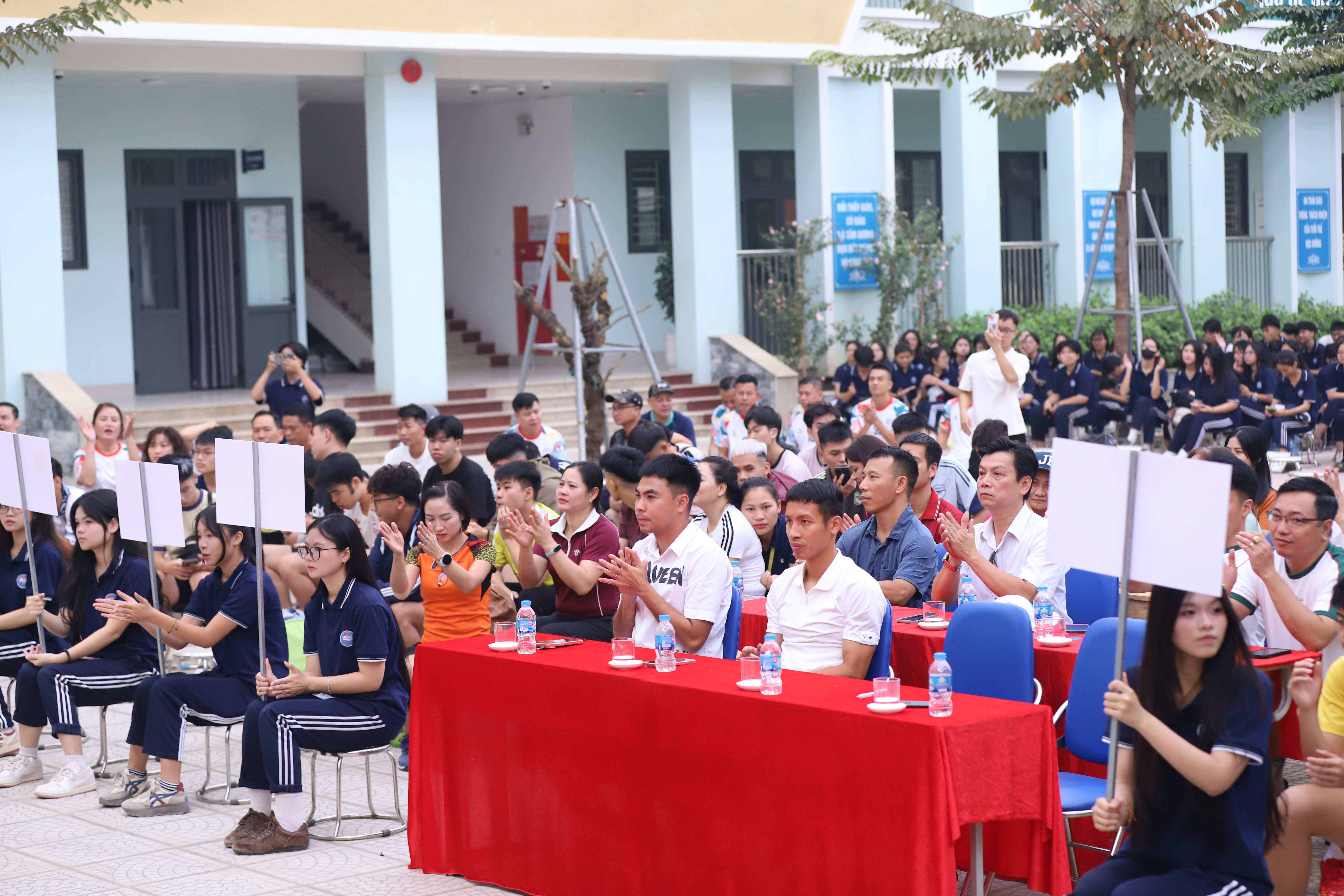 Dàn tuyển thủ ĐT Việt Nam góp mặt tại giải bóng đá Hoàng Văn Thụ 2026