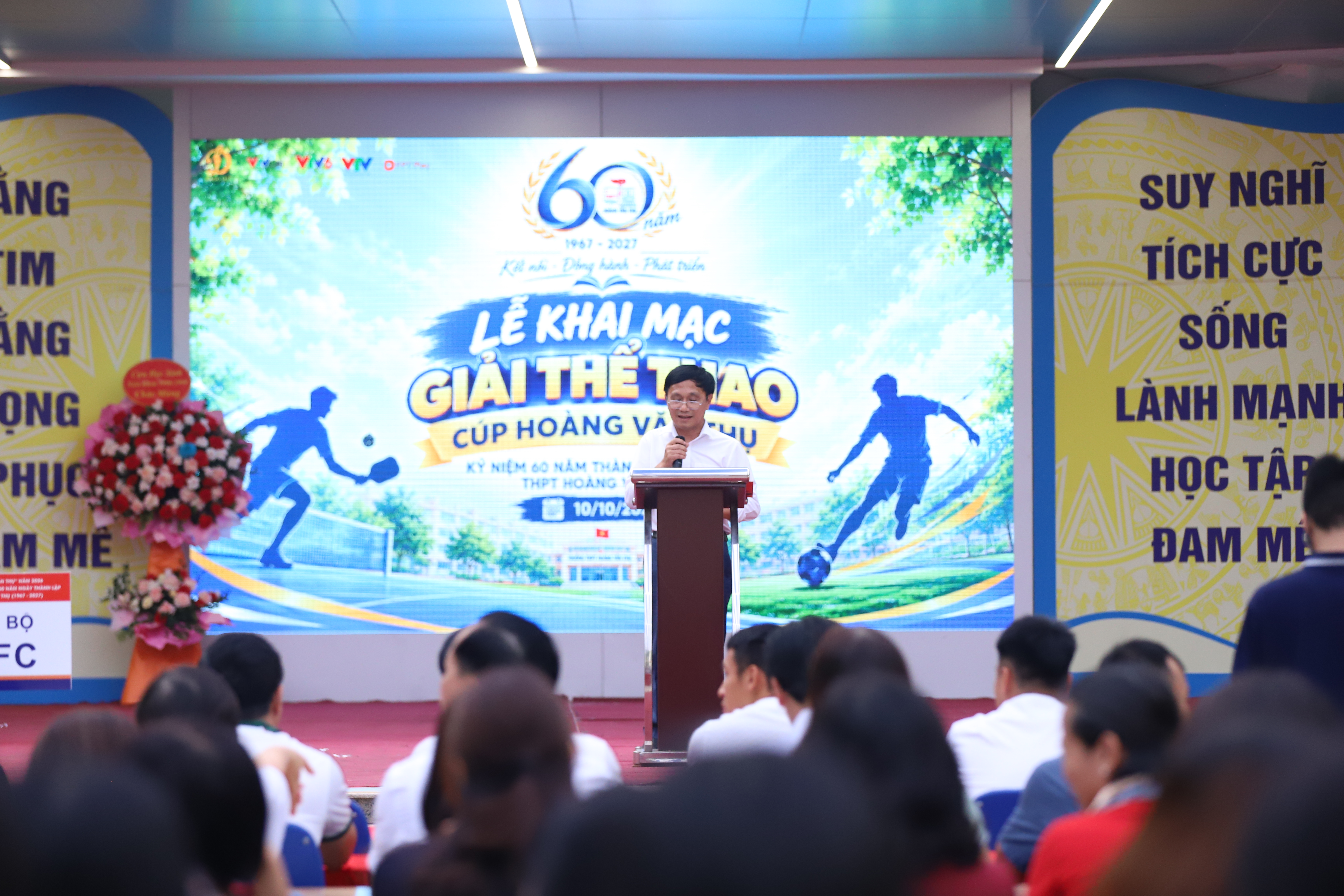 Dàn tuyển thủ ĐT Việt Nam góp mặt tại giải bóng đá Hoàng Văn Thụ 2026