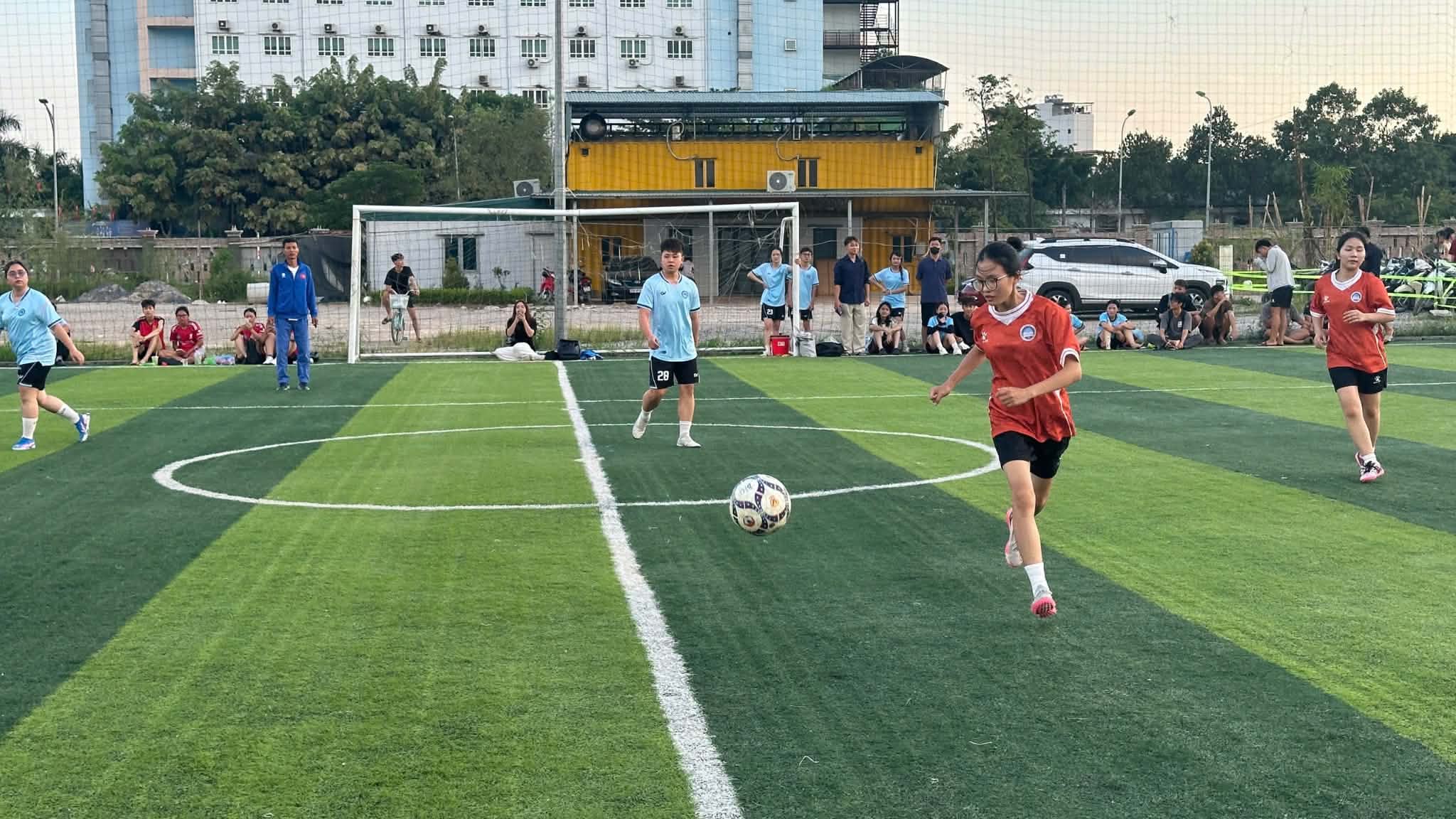 Thảo Nguyên: Cô gái nhỏ nhắn nhưng kiên định với tình yêu bóng đá