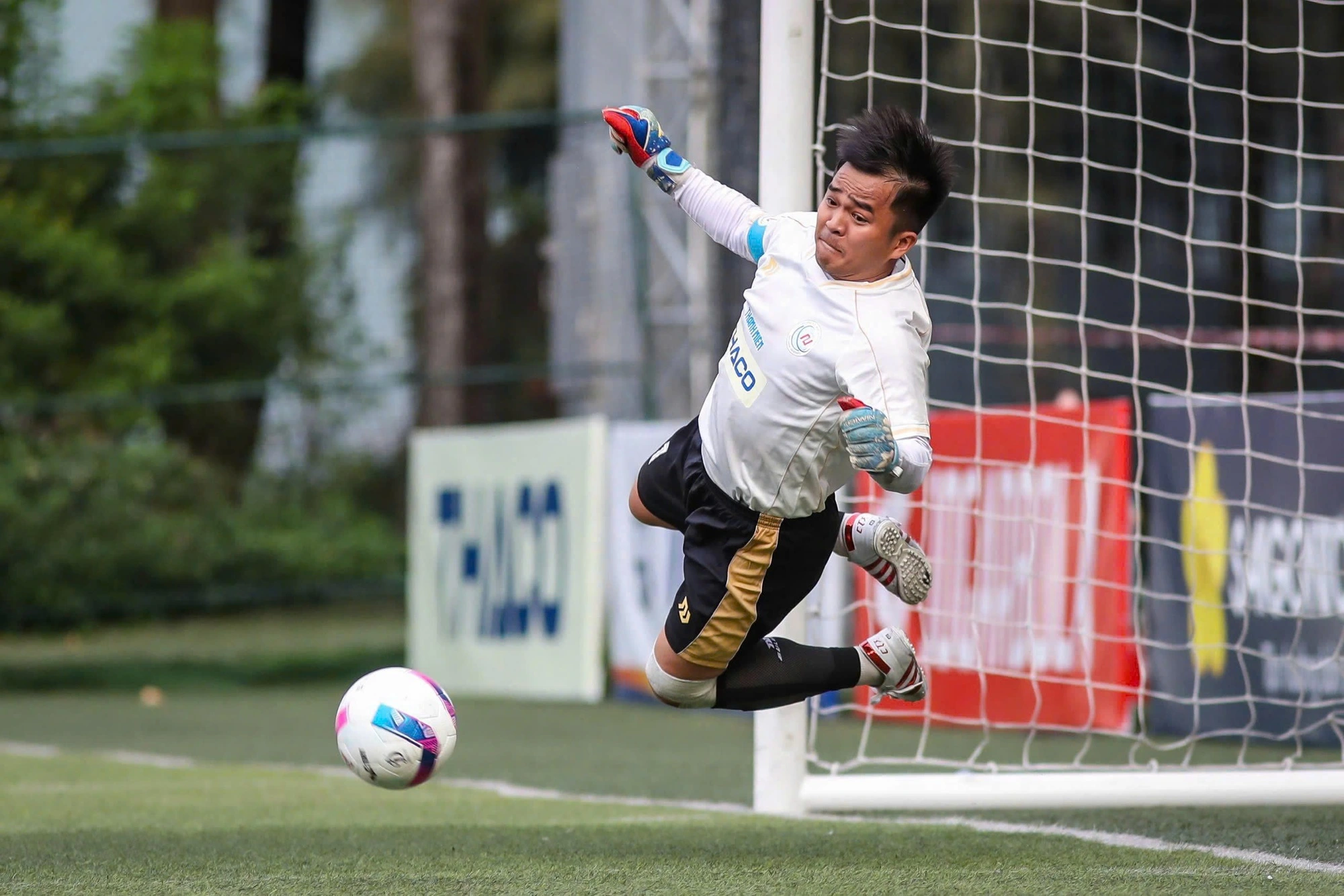 Thủ môn Mai Quốc Đạt trở thành người hùng, giúp đội Trường ĐH Quy Nhơn giành suất vào VCK  ẢNH: NHẬT THỊNH