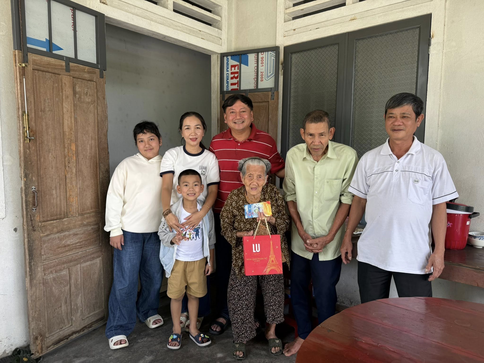 Những ngày Tết lan tỏa yêu thương của Gia Cát Đan Mạch