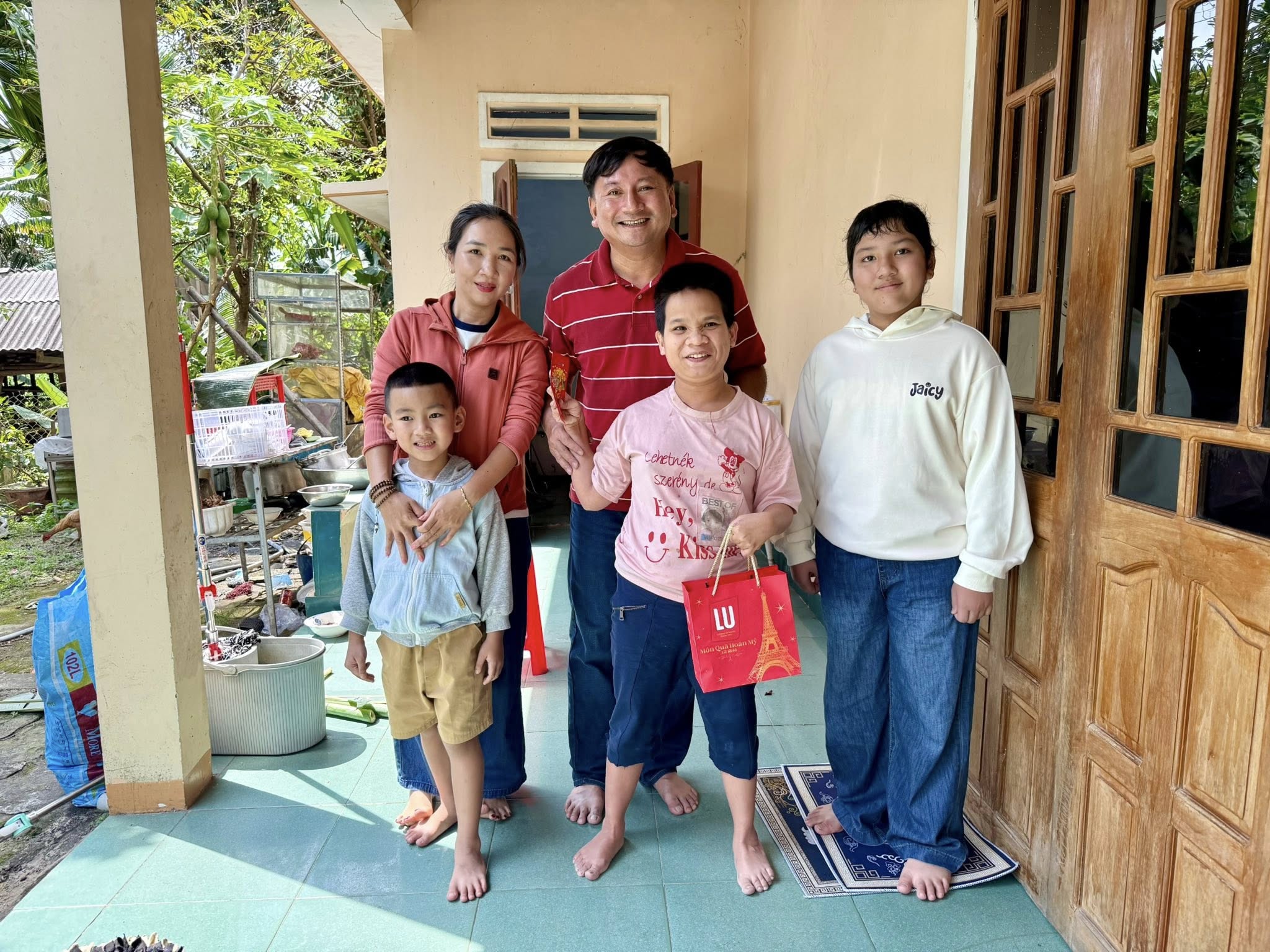 Những ngày Tết lan tỏa yêu thương của Gia Cát Đan Mạch