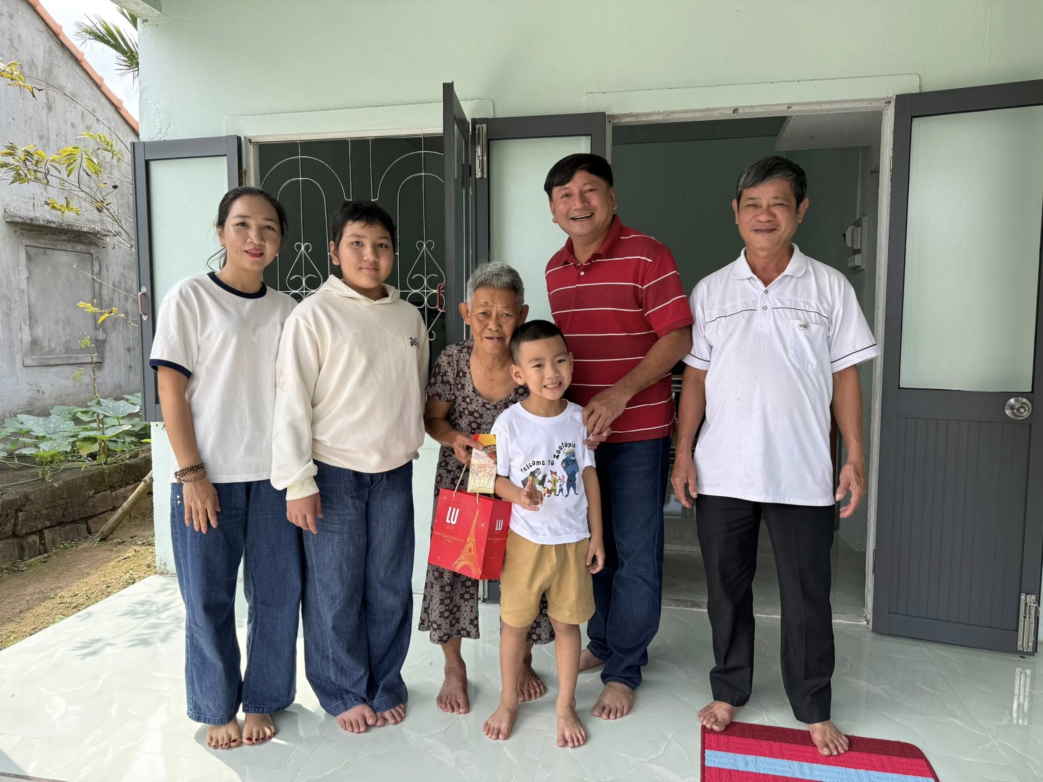 Những ngày Tết lan tỏa yêu thương của Gia Cát Đan Mạch