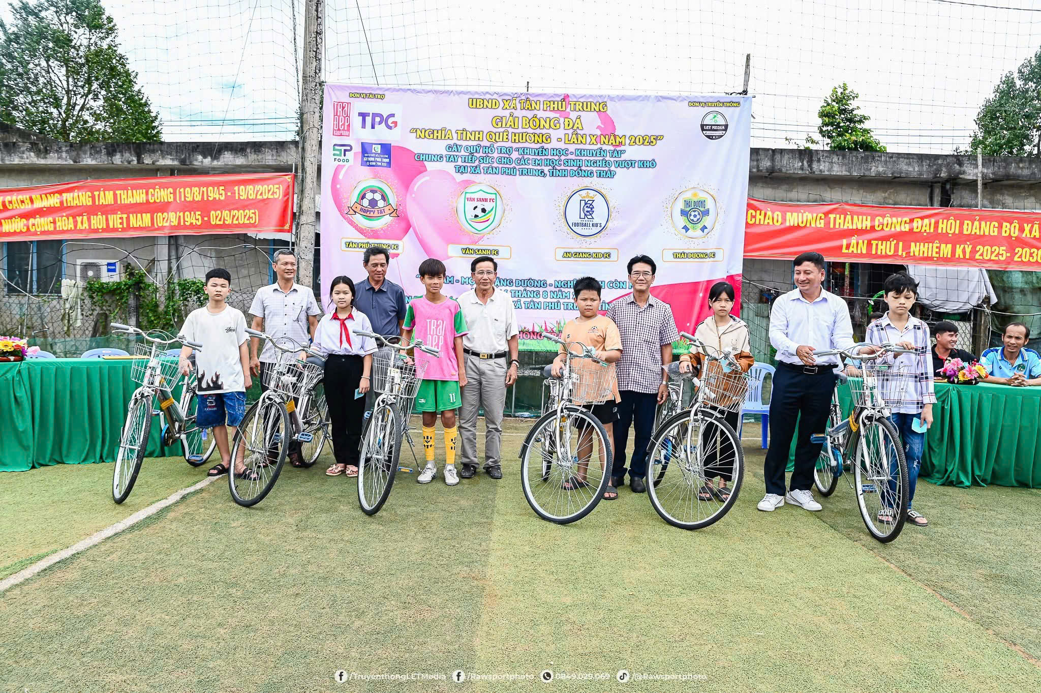 Những ngày Tết lan tỏa yêu thương của Gia Cát Đan Mạch