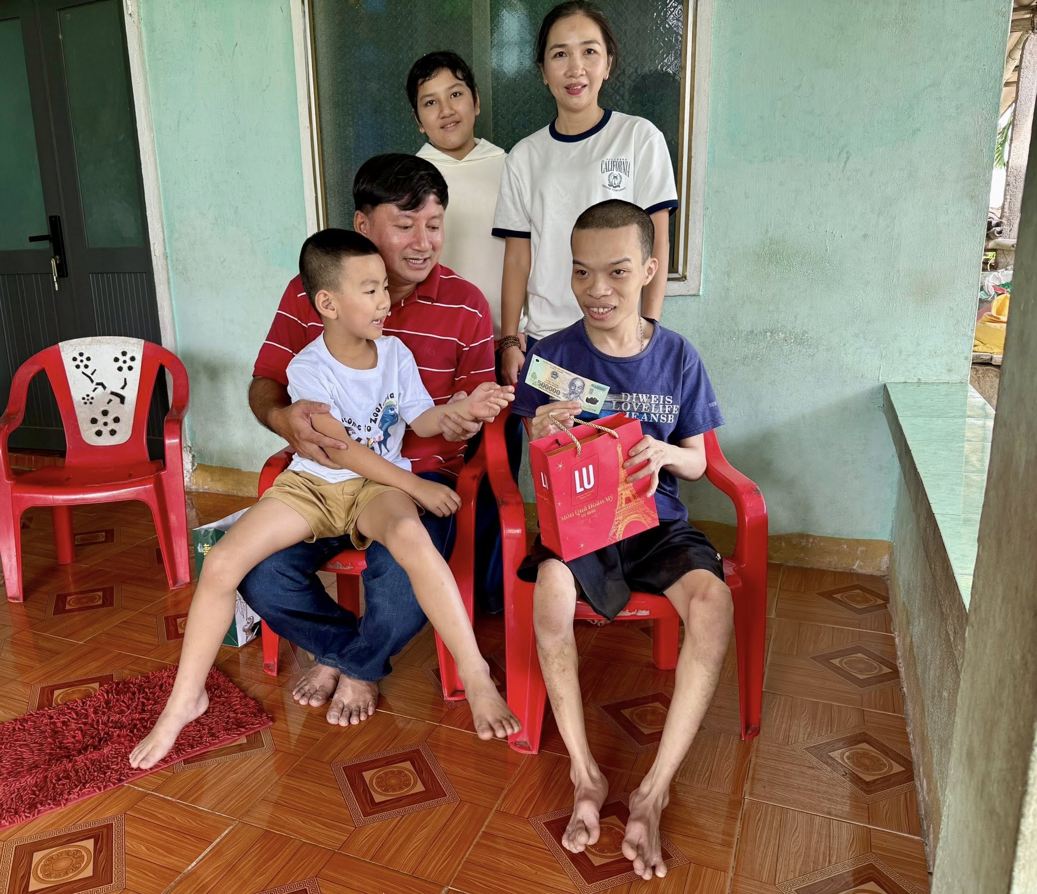 Những ngày Tết lan tỏa yêu thương của Gia Cát Đan Mạch