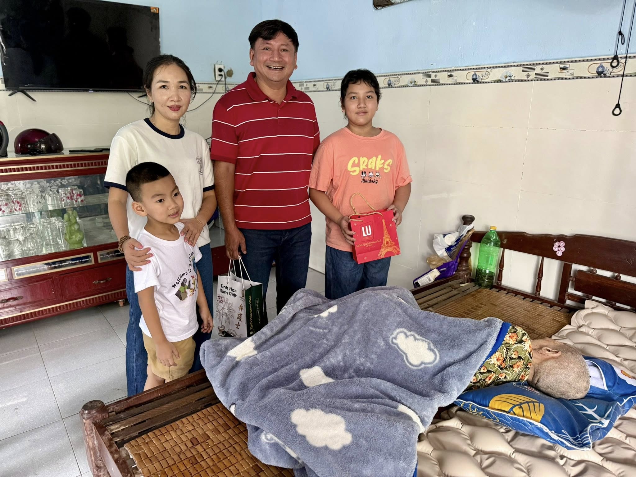 Những ngày Tết lan tỏa yêu thương của Gia Cát Đan Mạch