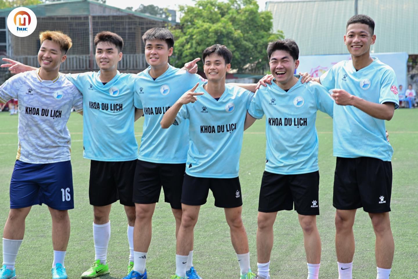 Nam cầu thủ Đại học Văn hóa Hà Nội: Tay cầm bút, chân tung hoành sân cỏ