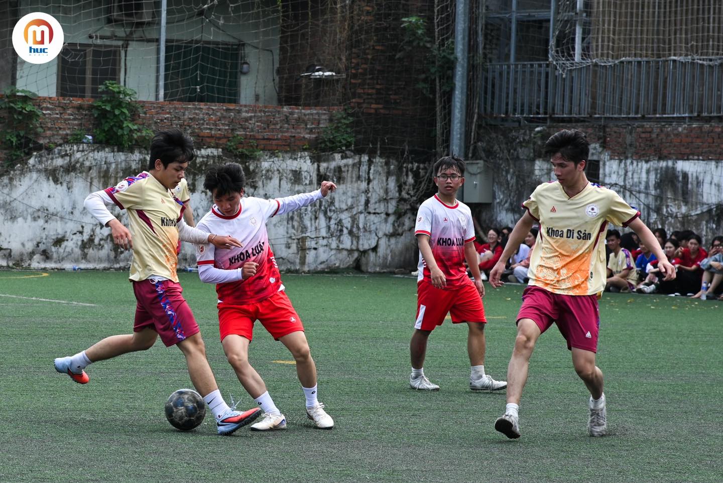 Nam cầu thủ Đại học Văn hóa Hà Nội: Tay cầm bút, chân tung hoành sân cỏ