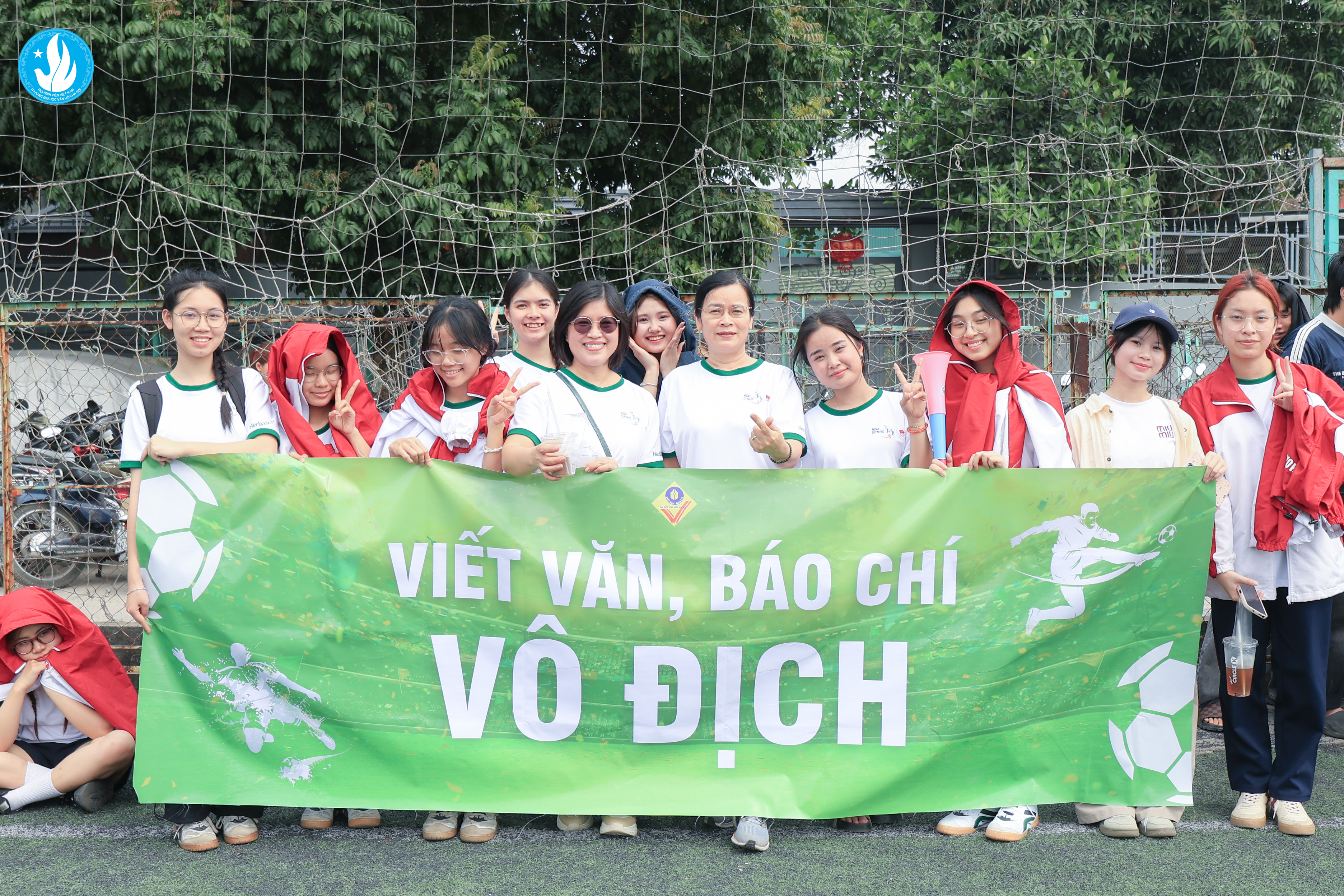 Nam cầu thủ Đại học Văn hóa Hà Nội: Tay cầm bút, chân tung hoành sân cỏ