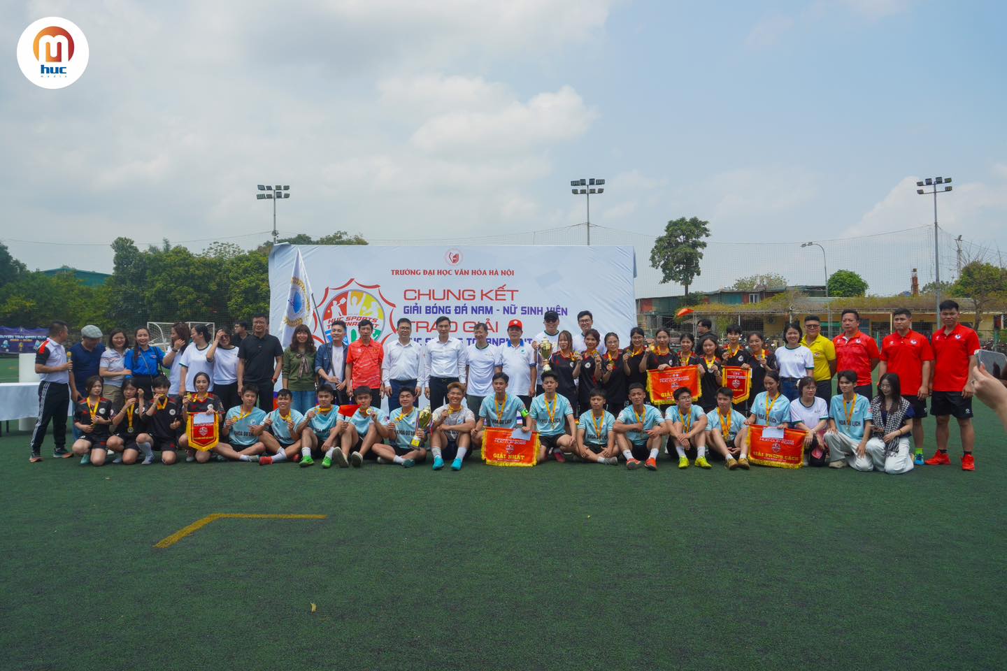 Nam cầu thủ Đại học Văn hóa Hà Nội: Tay cầm bút, chân tung hoành sân cỏ