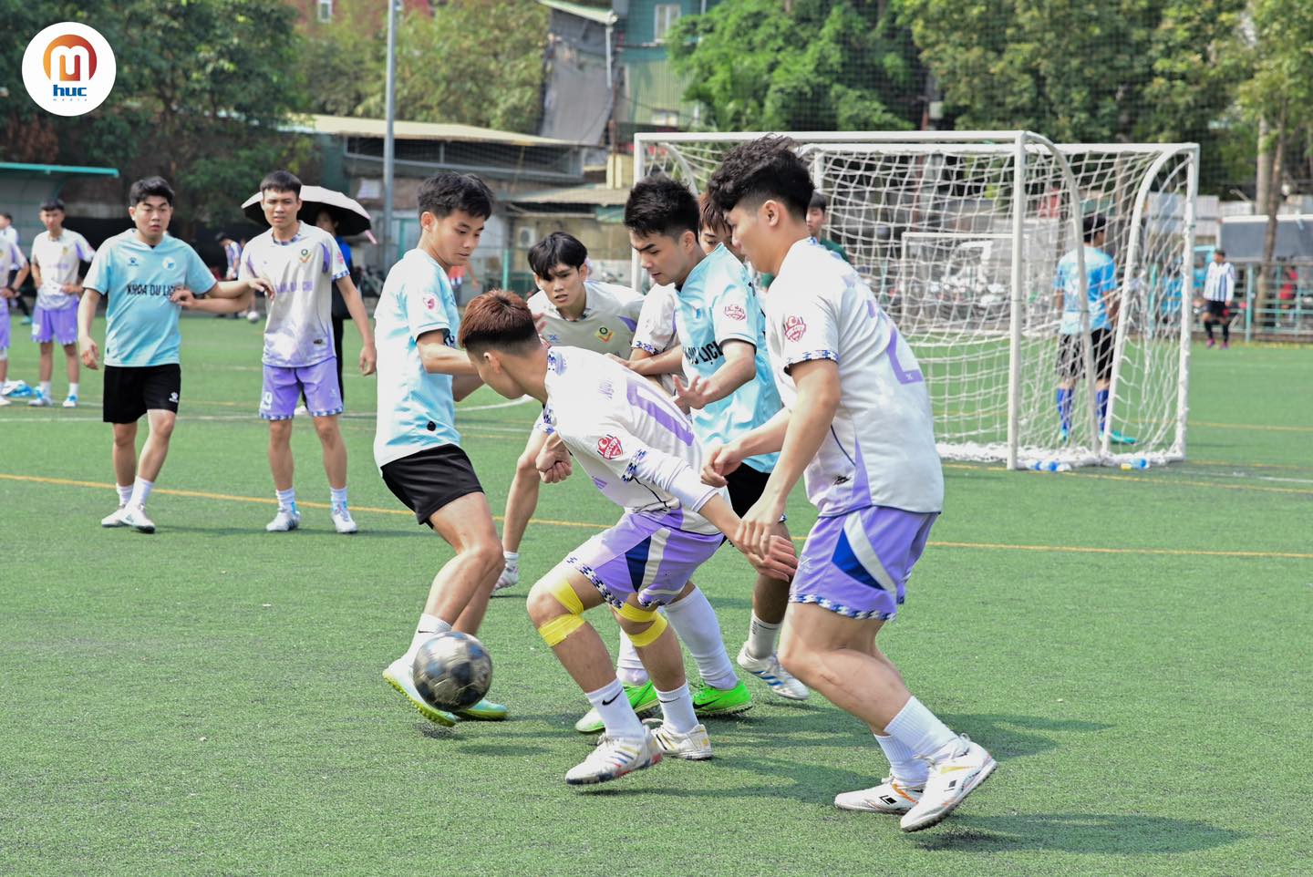 Nam cầu thủ Đại học Văn hóa Hà Nội: Tay cầm bút, chân tung hoành sân cỏ