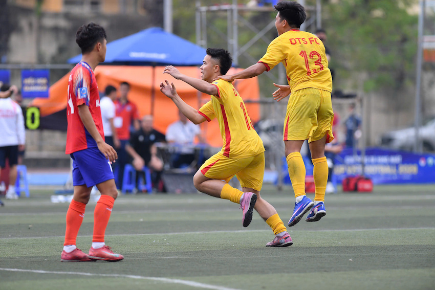 Hoài Nam chứng. minh cái duyên ghi bàn khi được trao cơ hội trong hiệp 2