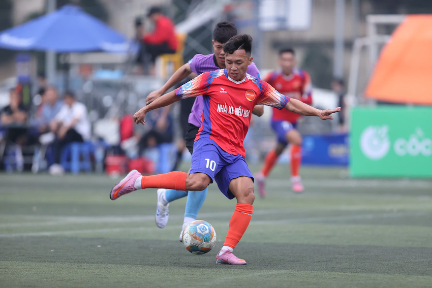 Hiếu Futsal và các đồng đội áp đảo Nam Việt Hải Dương trong trận mở màn ở bảng A