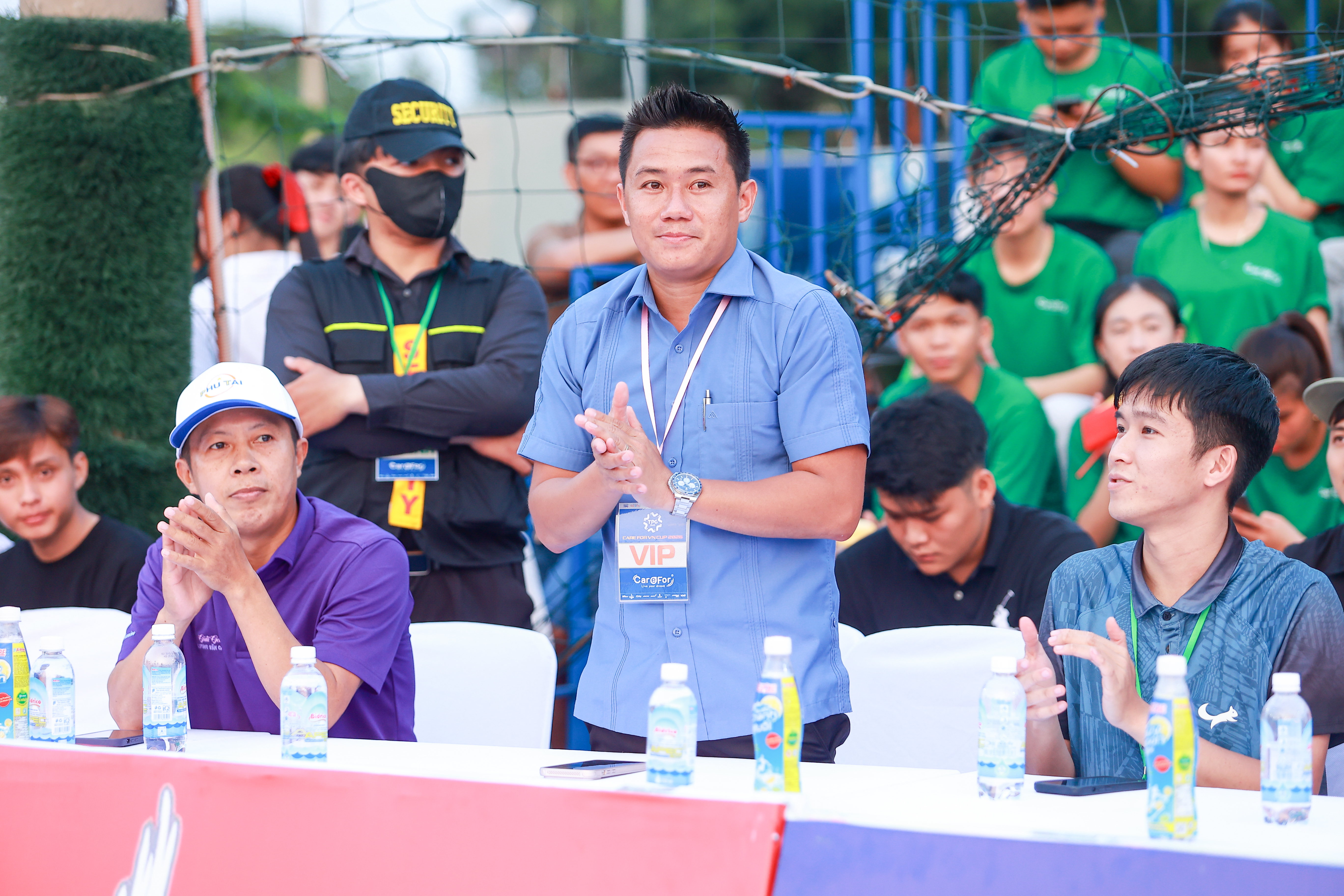 Ấn tượng hình ảnh 12 cầu thủ nhí ra sân tại trận chung kết TPG6v6  - Care For Việt Nam Cup 2026