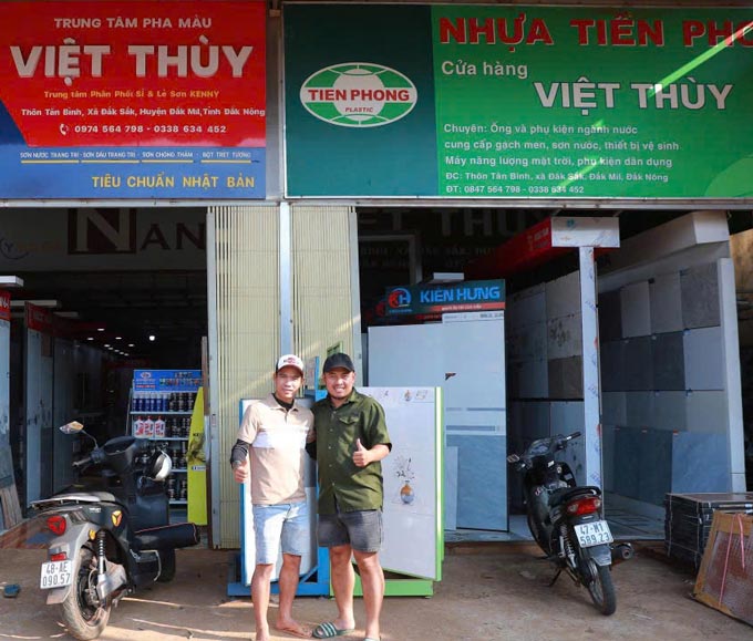 Trưởng giải Giang râu cùng Nhà tài trợ Việt Thuỳ