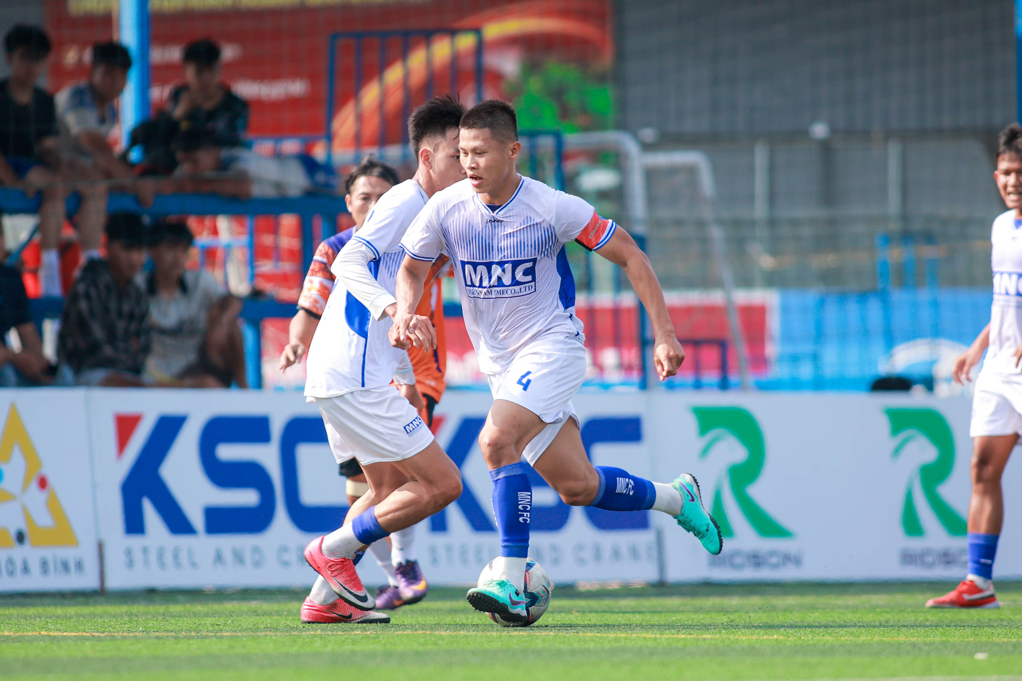 Chung kết giải bóng đá S7 - MNC Cup 2026: Lần đầu cho chủ nhà hay hội doanh nhân 'ẳm' cúp?