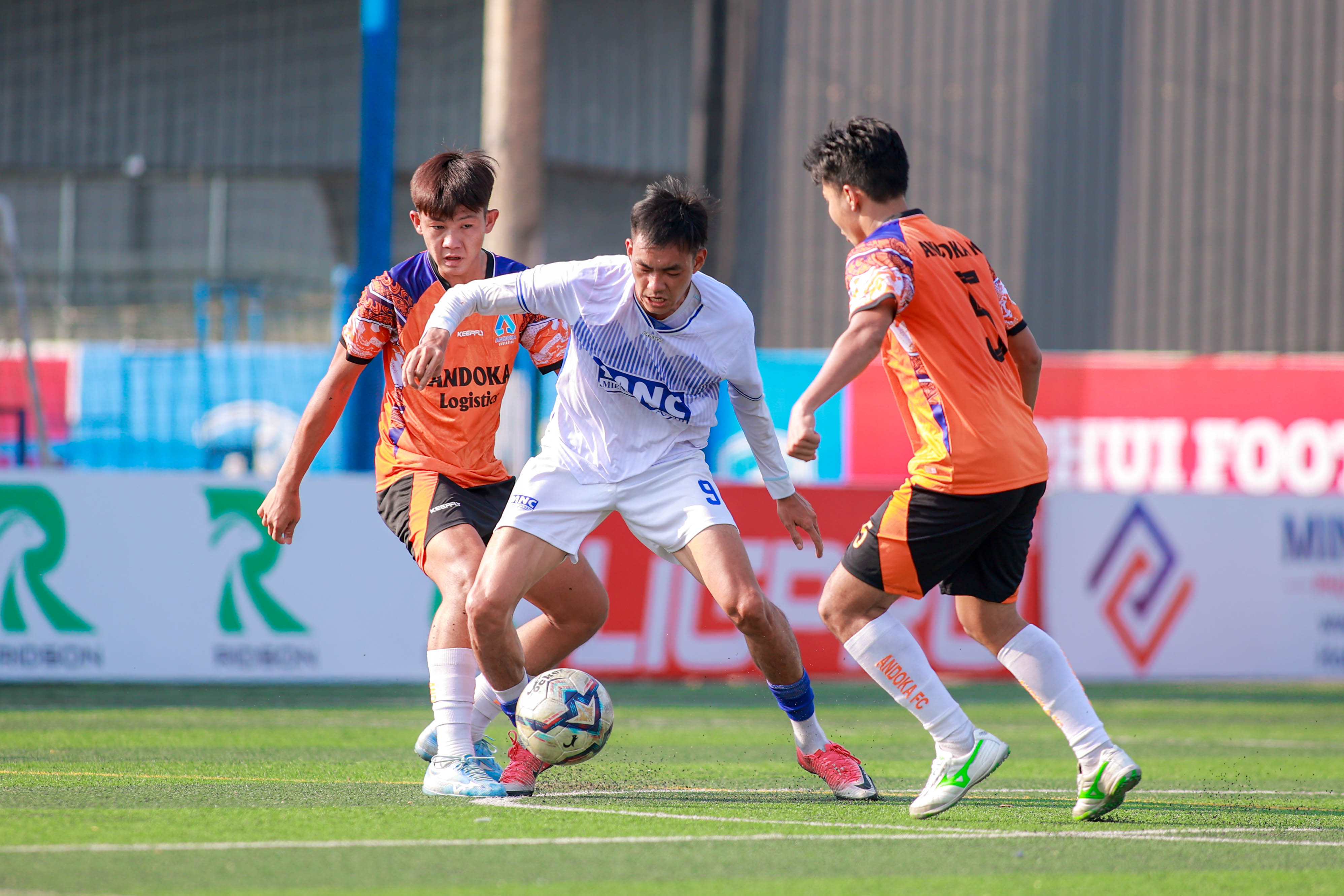 Chung kết giải bóng đá S7 - MNC Cup 2026: Lần đầu cho chủ nhà hay hội doanh nhân 'ẳm' cúp?