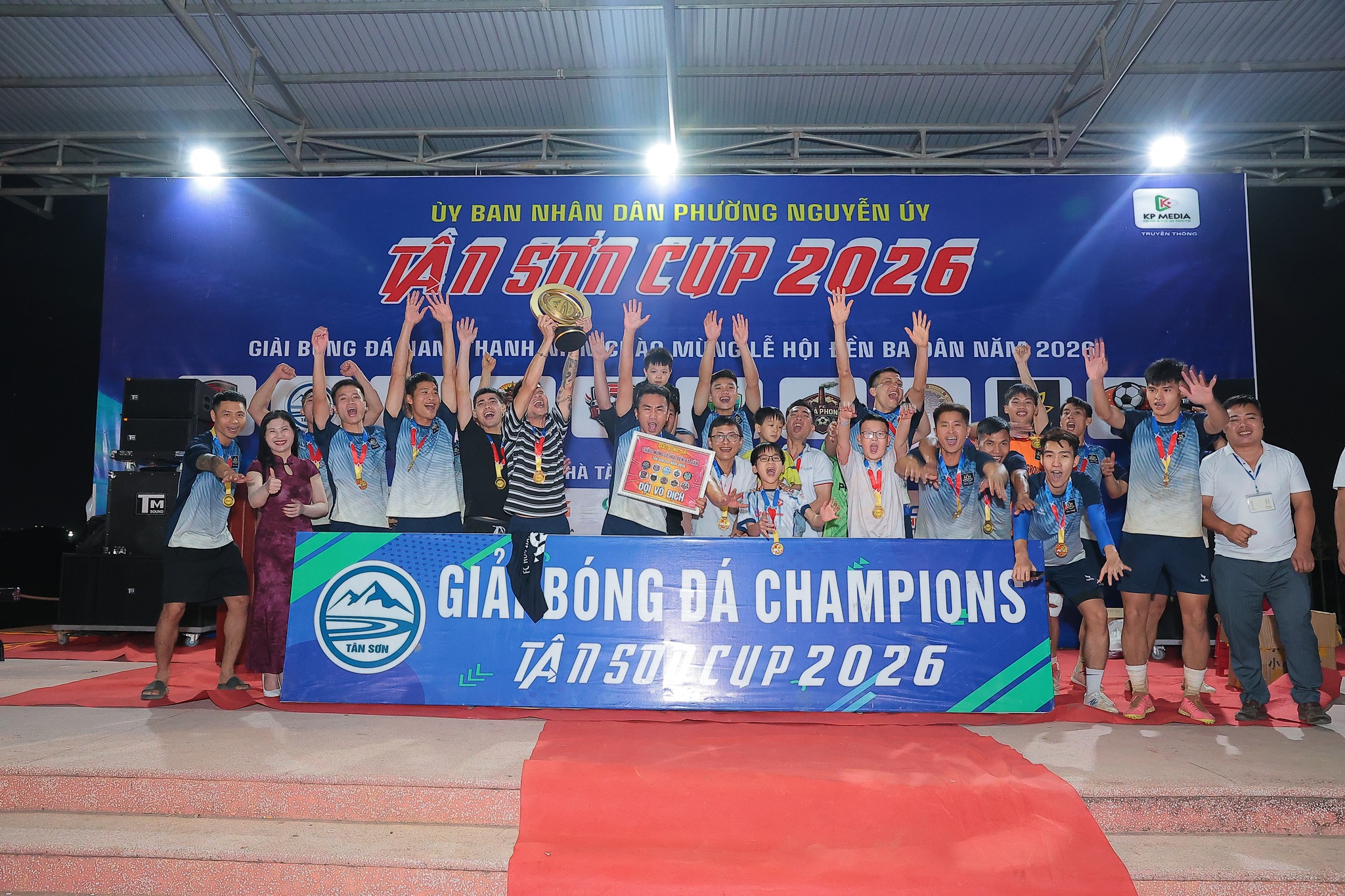 FC Hoa Đông lên đỉnh Tân Sơn cúp 2026