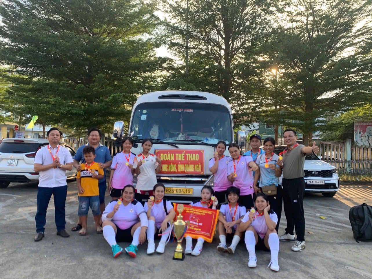 Futsal nữ mang về HCV đầu tiên cho xã Dục Nông tại Đại hội TDTT tỉnh Quảng Ngãi