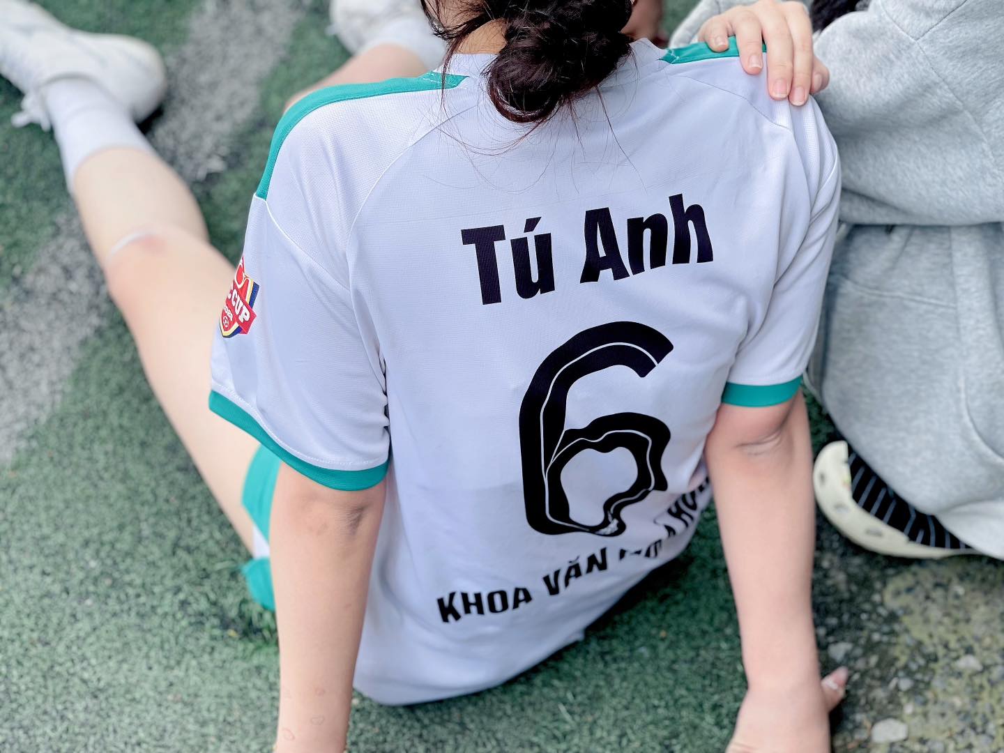 Hà Nội nắng trên 40 độ, có nên ra giữa trưa đá phủi?