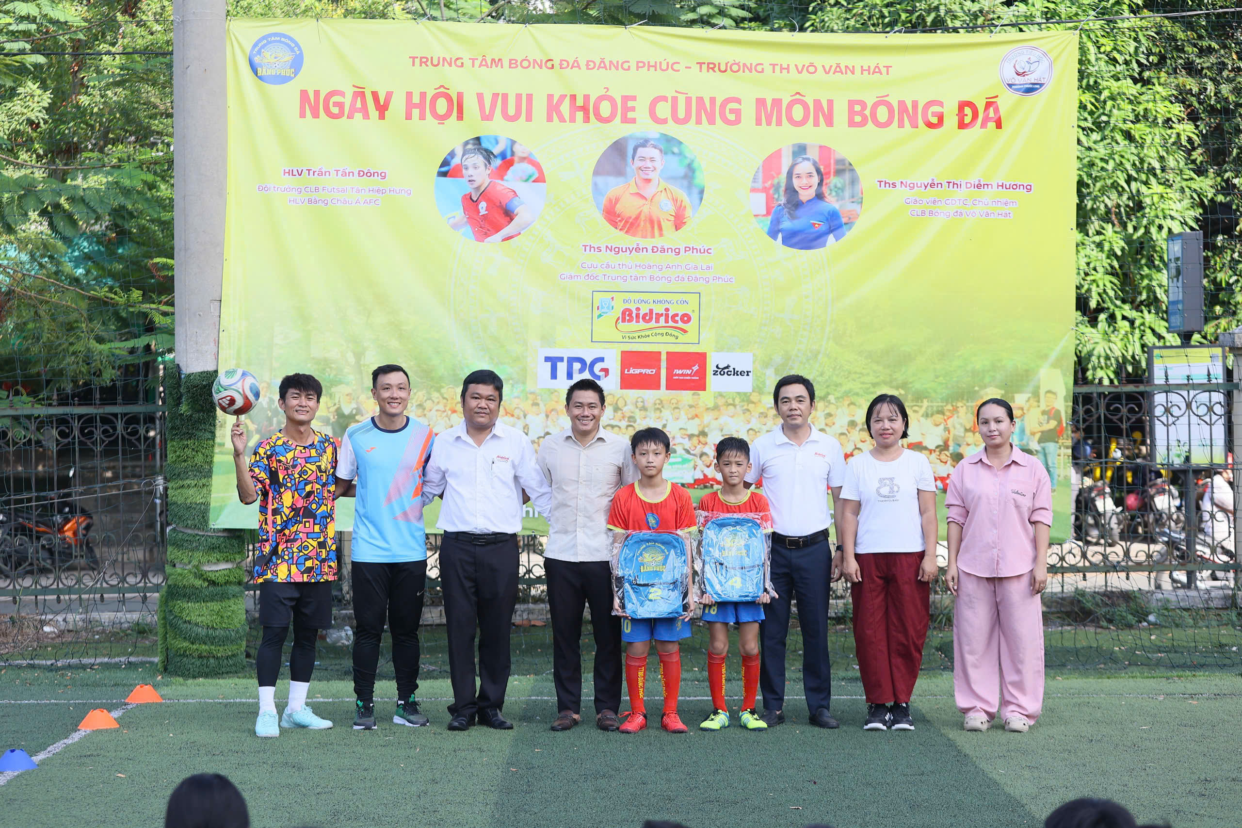 “Người hùng” futsal Việt Nam Nguyễn Minh Trí truyền cảm hứng cho các cầu thủ nhí