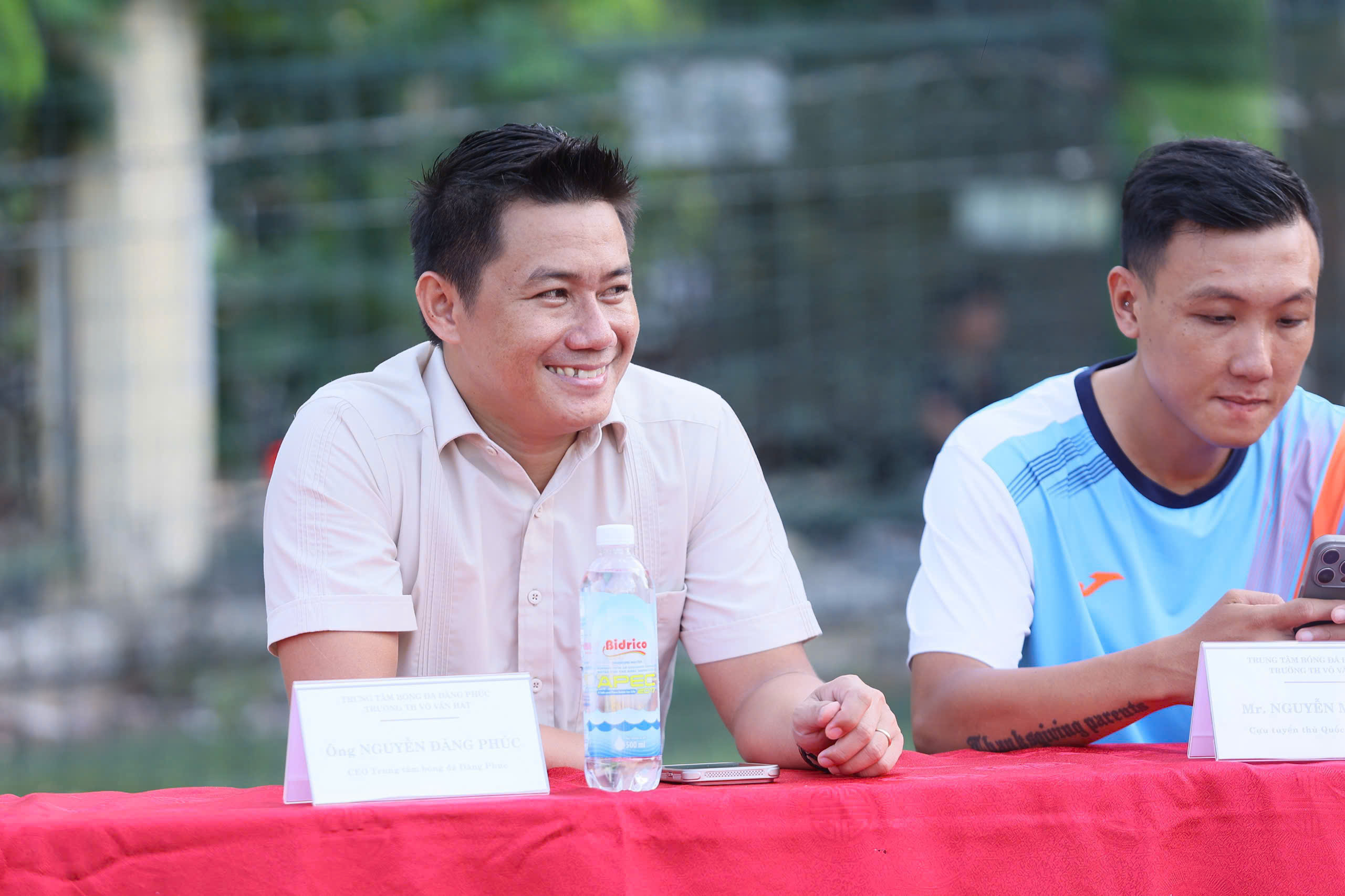 “Người hùng” futsal Việt Nam Nguyễn Minh Trí truyền cảm hứng cho các cầu thủ nhí