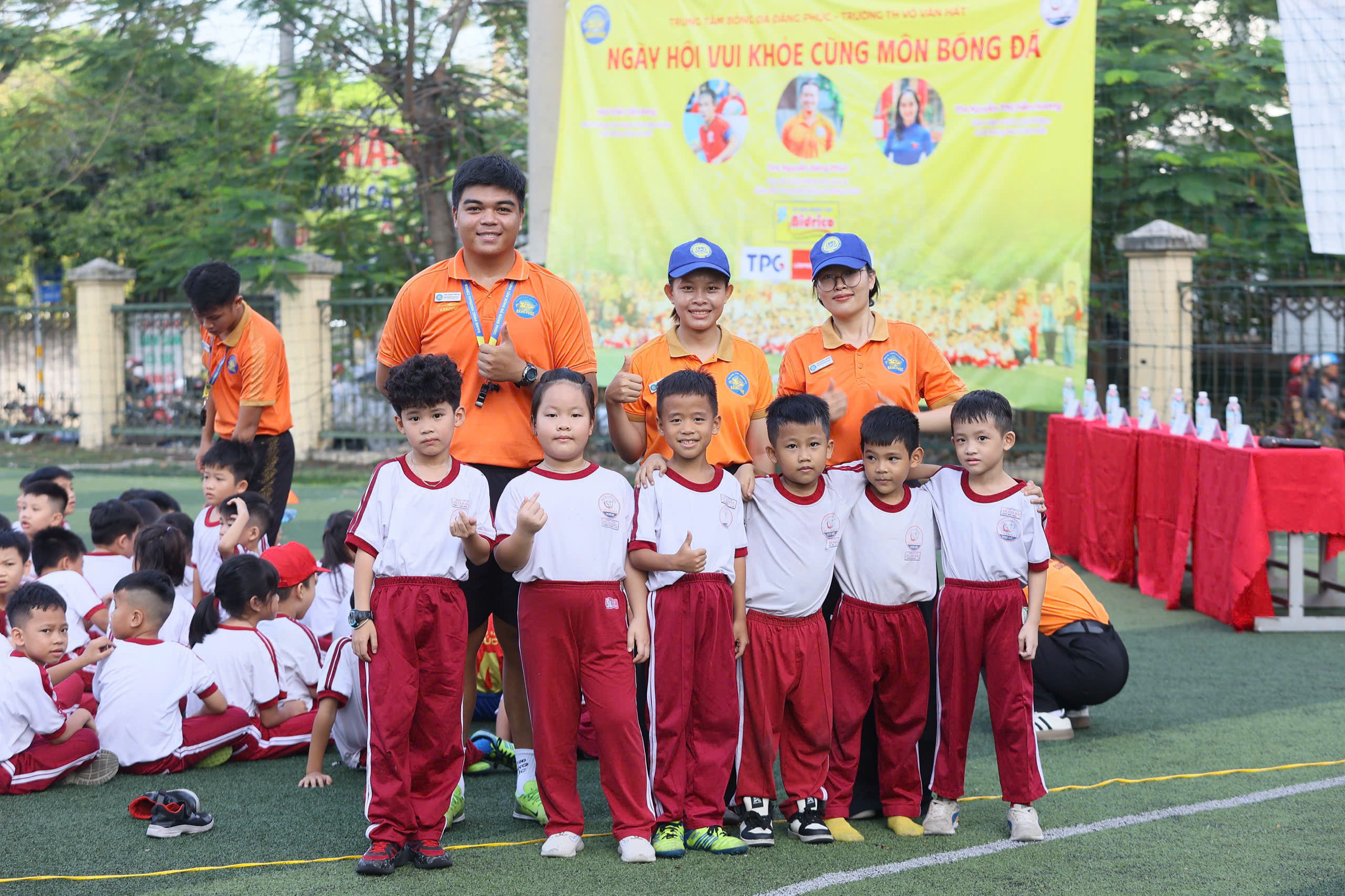 “Người hùng” futsal Việt Nam Nguyễn Minh Trí truyền cảm hứng cho các cầu thủ nhí