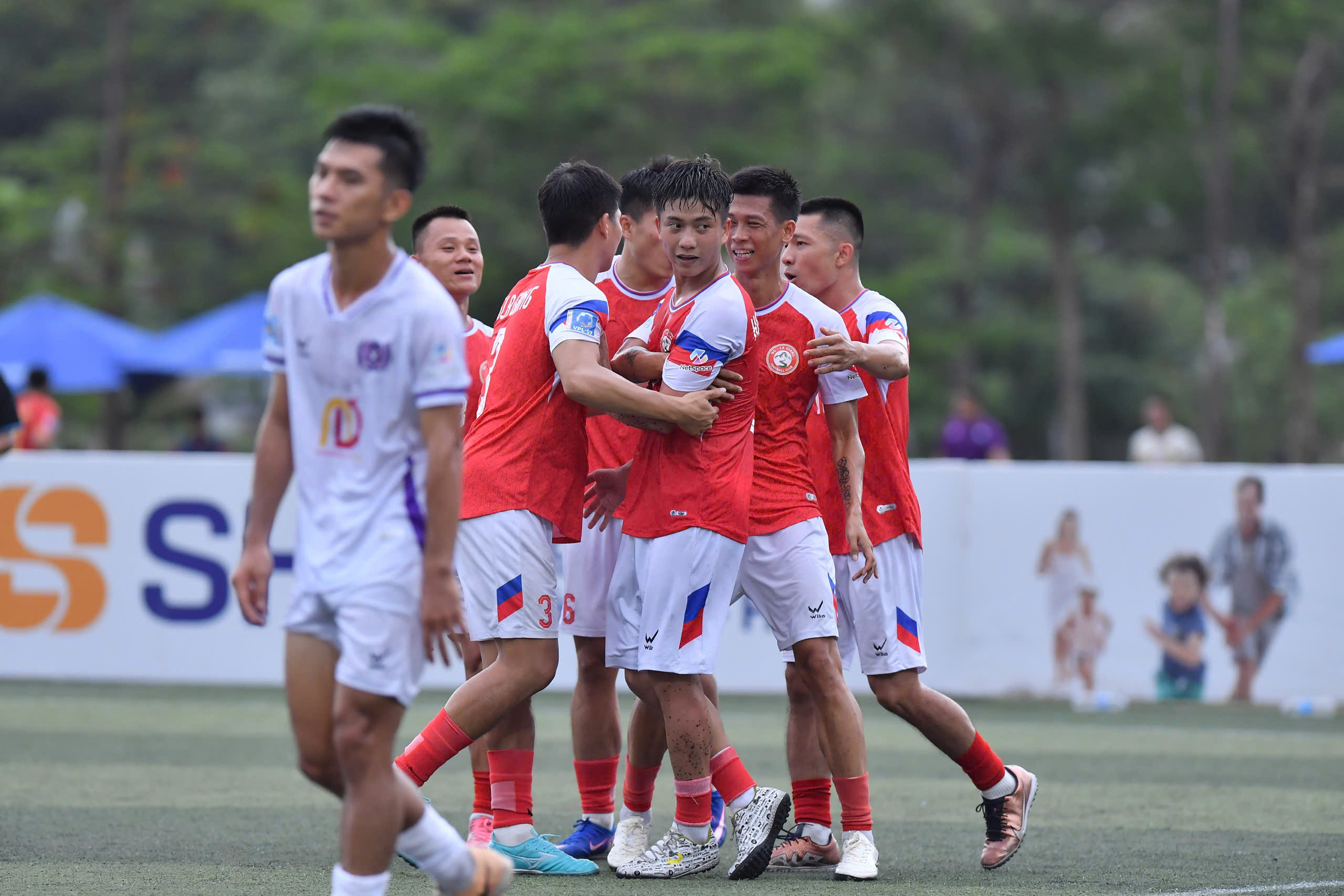 ĐKVĐ Thiên Khôi thảm bại, TIG FC vững ngôi đầu