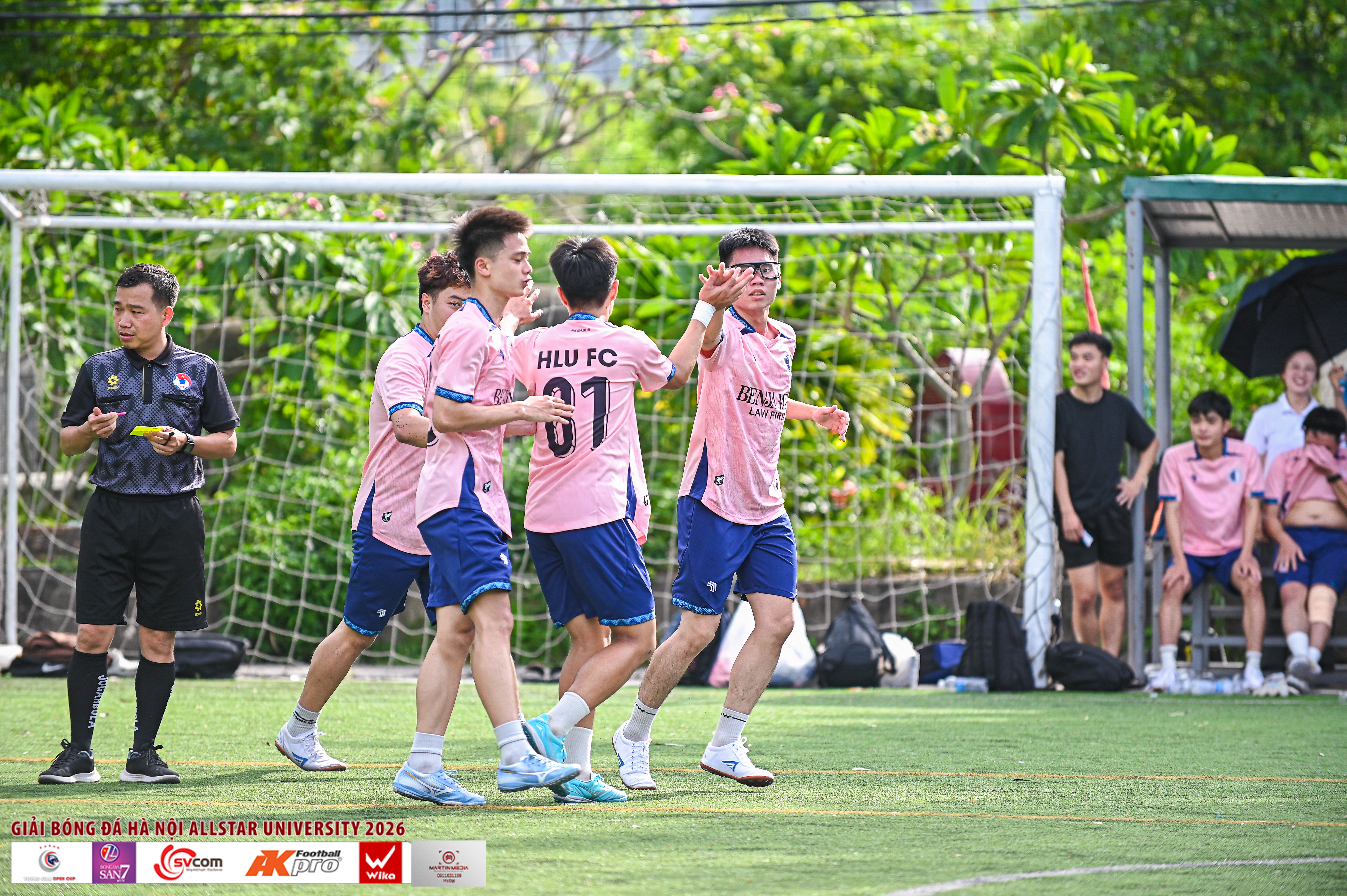Kịch tính vòng khai mạc giải bóng đá Hà Nội Allstar University mùa 2