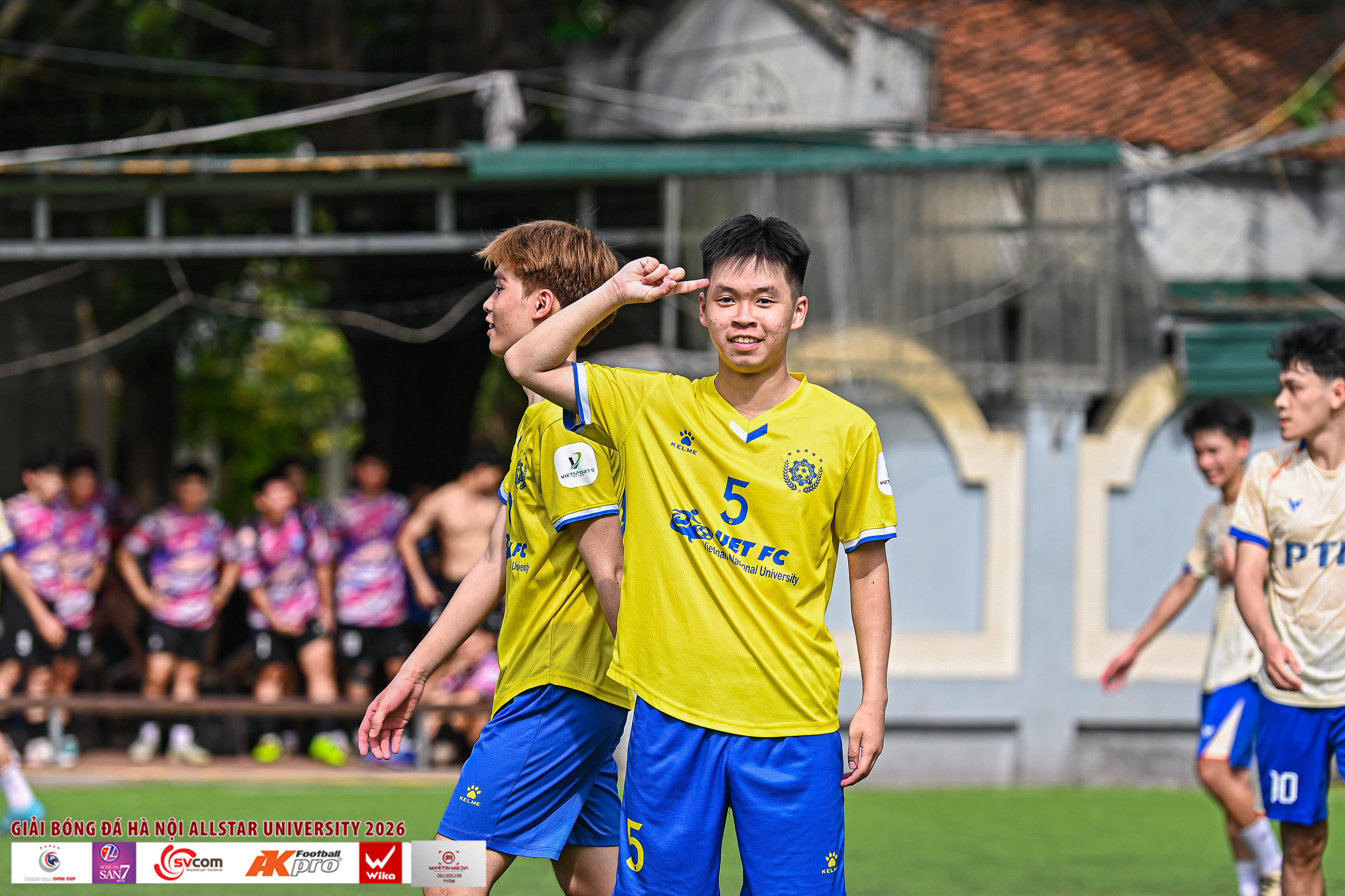 Kịch tính vòng khai mạc giải bóng đá Hà Nội Allstar University mùa 2