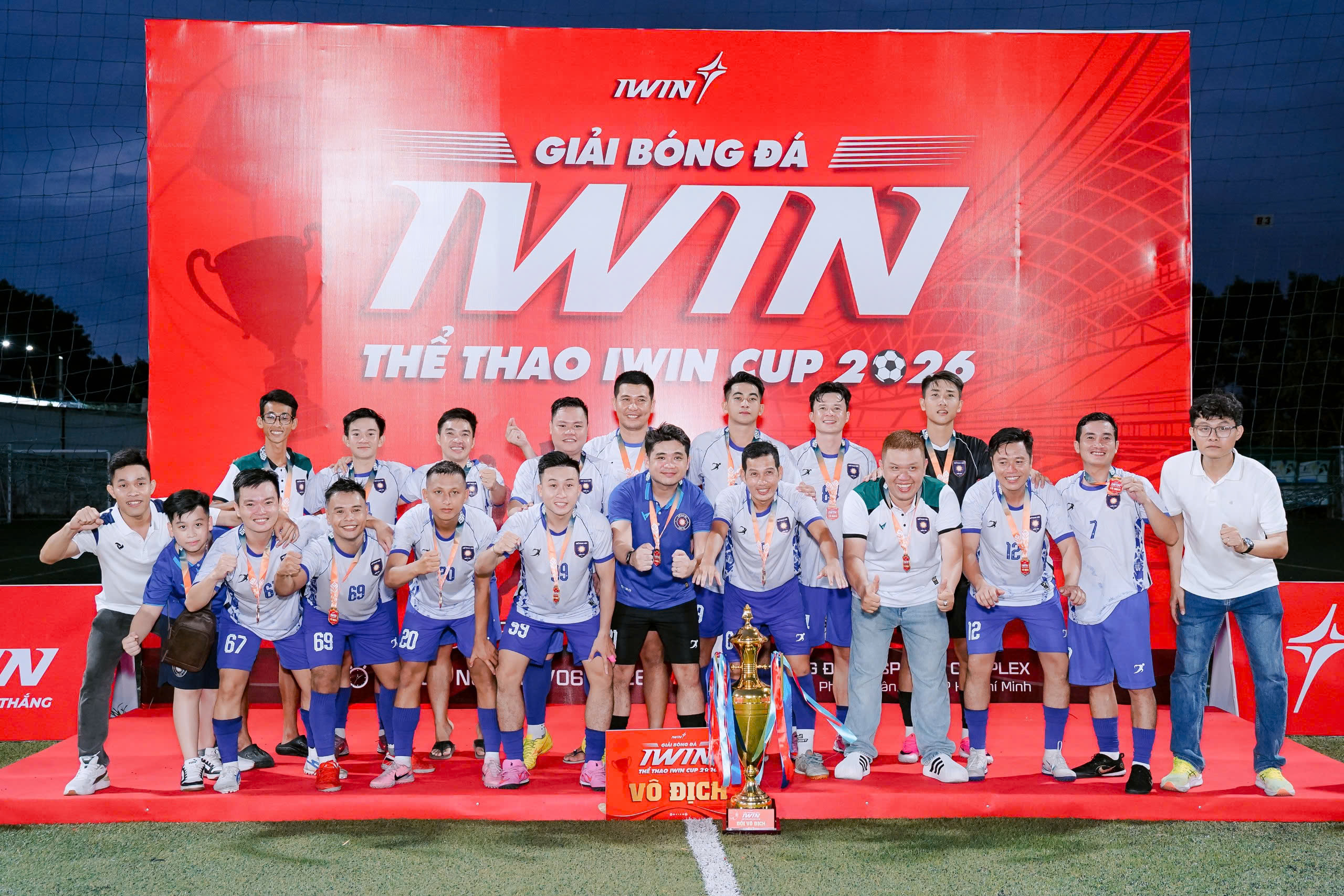 Ngày hội bóng - bia của những nhà sản xuất đồ thể thao