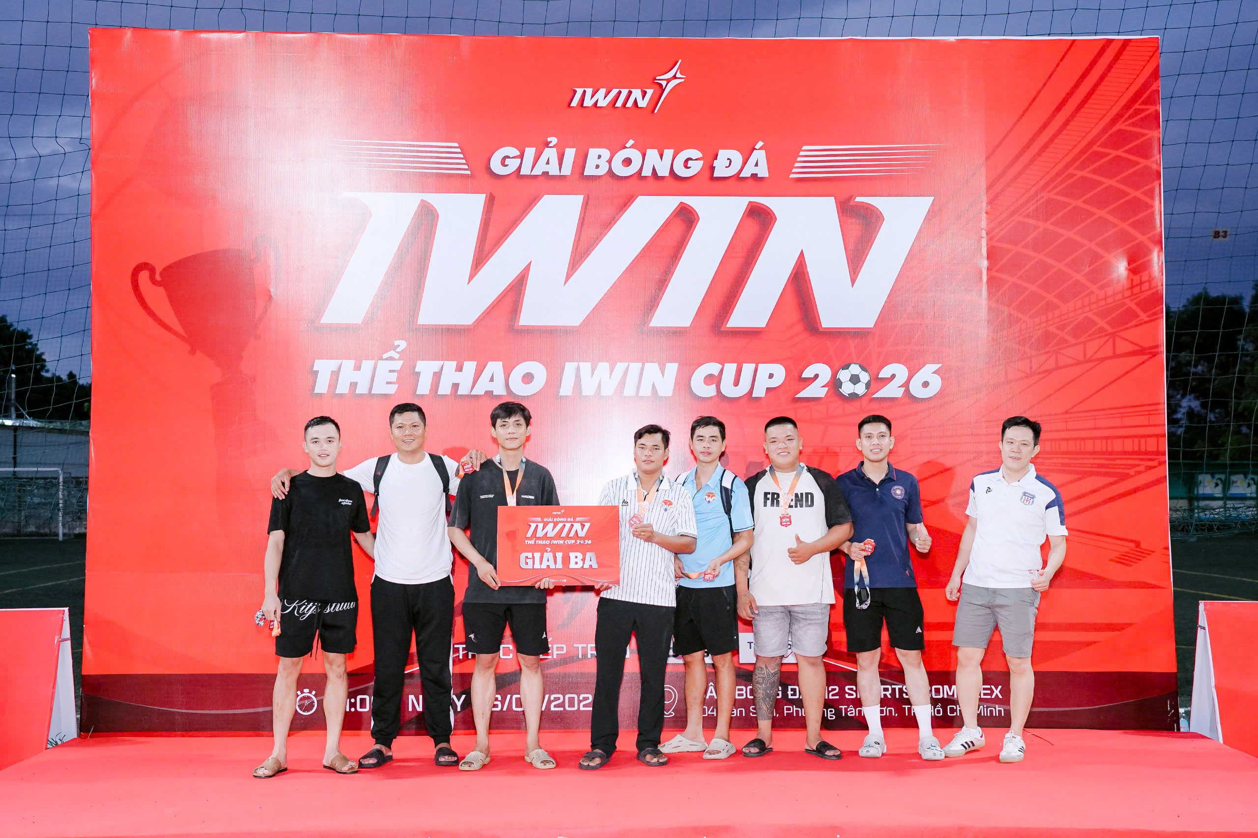 Ngày hội bóng - bia của những nhà sản xuất đồ thể thao
